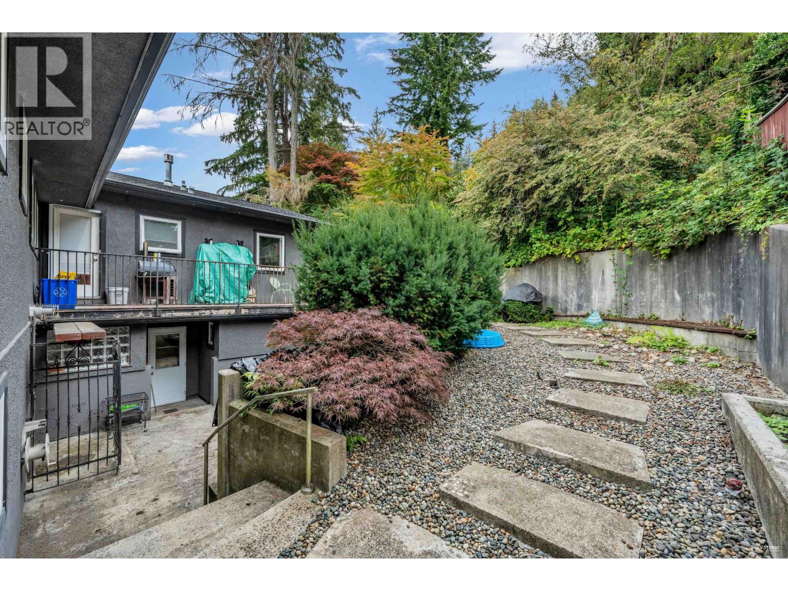 562 Alpine Court, North Vancouver, British Columbia  V7R 2L6 - Photo 31 - R3059877