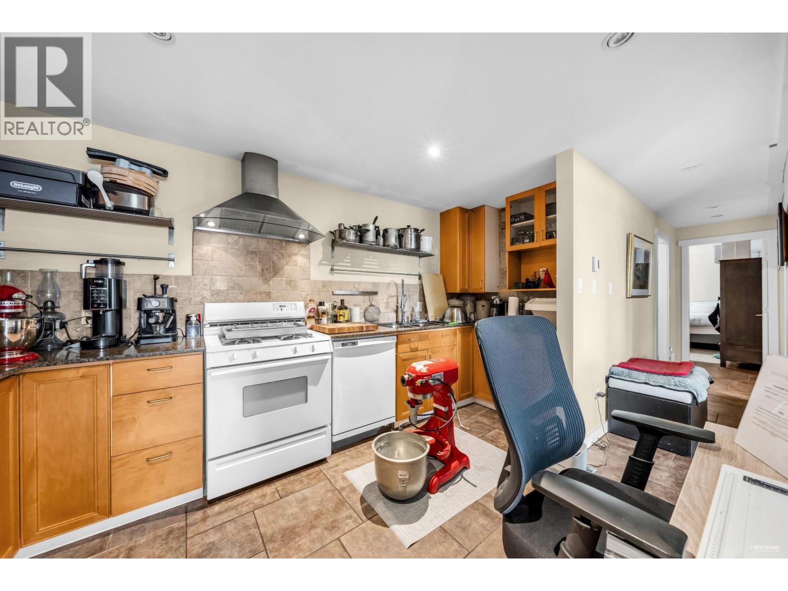 562 Alpine Court, North Vancouver, British Columbia  V7R 2L6 - Photo 25 - R3059877