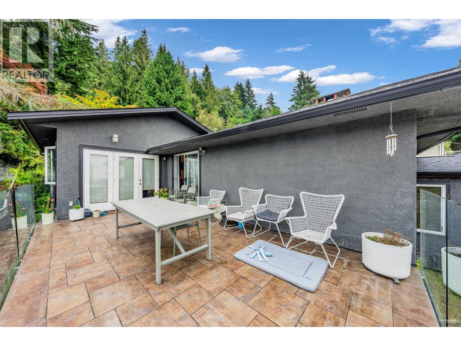 562 Alpine Court, North Vancouver, British Columbia  V7R 2L6 - Photo 28 - R3059877