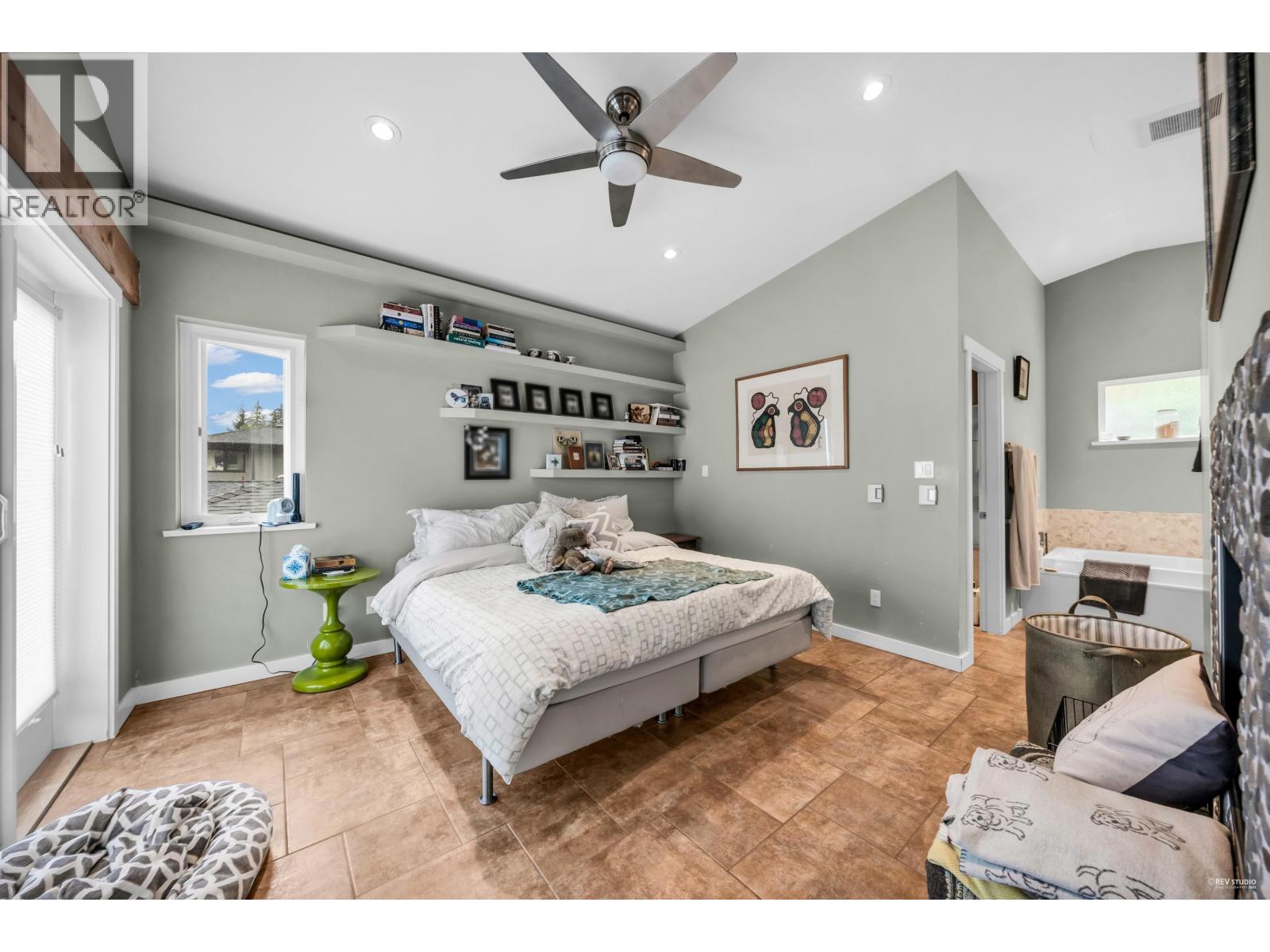 562 Alpine Court, North Vancouver, British Columbia  V7R 2L6 - Photo 16 - R3059877