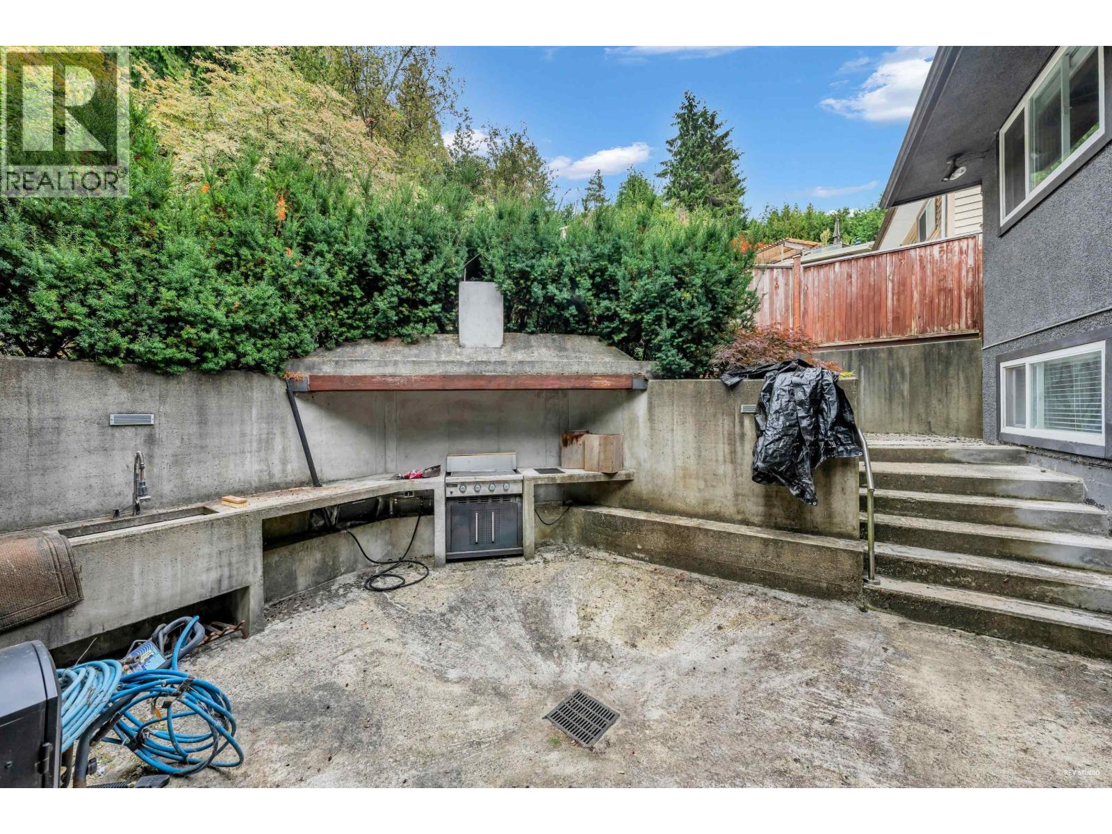 562 Alpine Court, North Vancouver, British Columbia  V7R 2L6 - Photo 29 - R3059877
