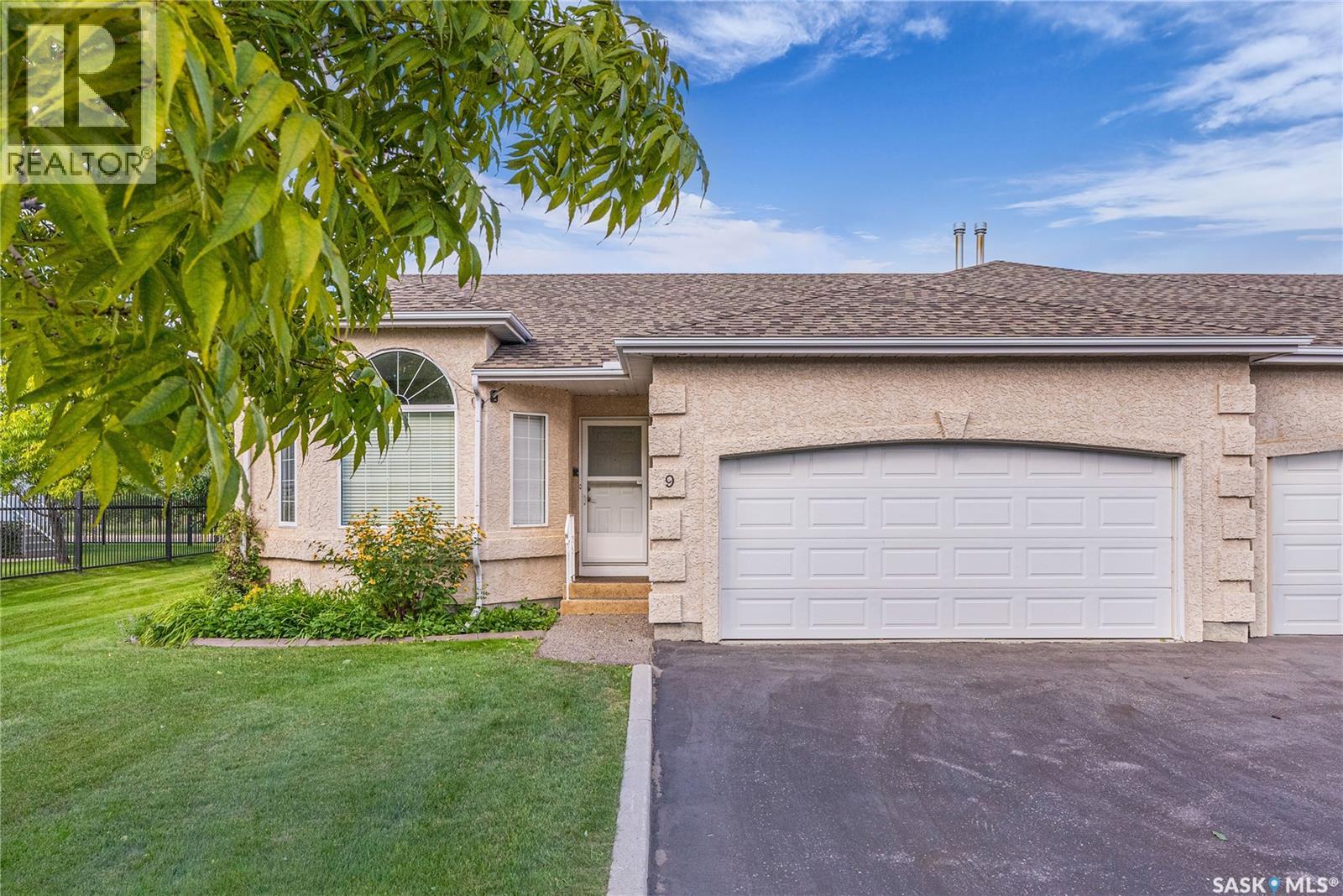 9 927 Heritage View, Saskatoon, Saskatchewan  S7H 5S2 - Photo 1 - SK021108