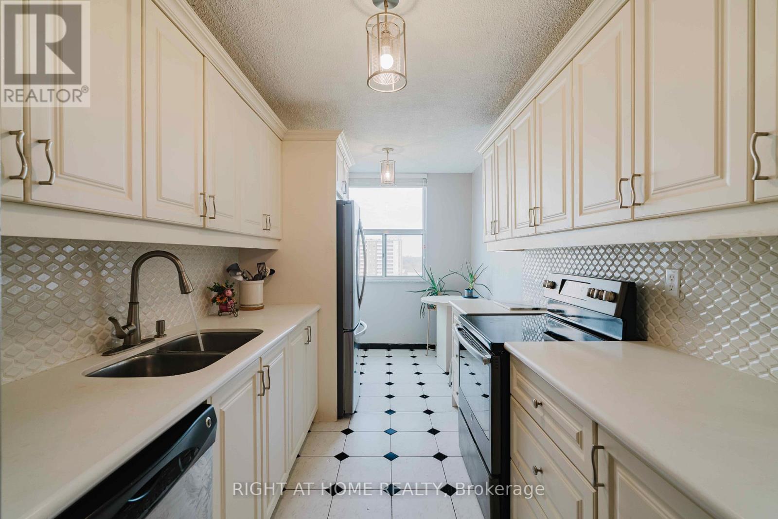 1506 - 205 Hilda Avenue, Toronto (Newtonbrook West), Ontario  M2M 4B1 - Photo 16 - C12467602