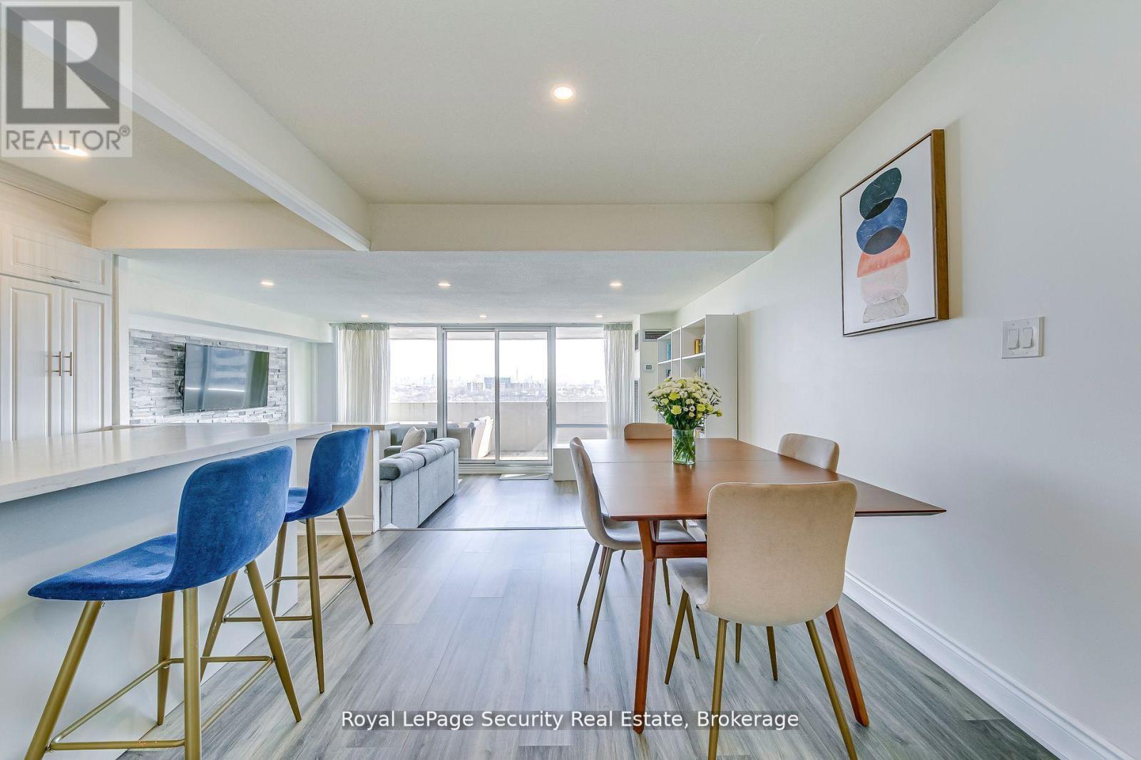 2005 - 260 Scarlett Road, Toronto (Rockcliffe-Smythe), Ontario  M6N 4X6 - Photo 10 - W12468941