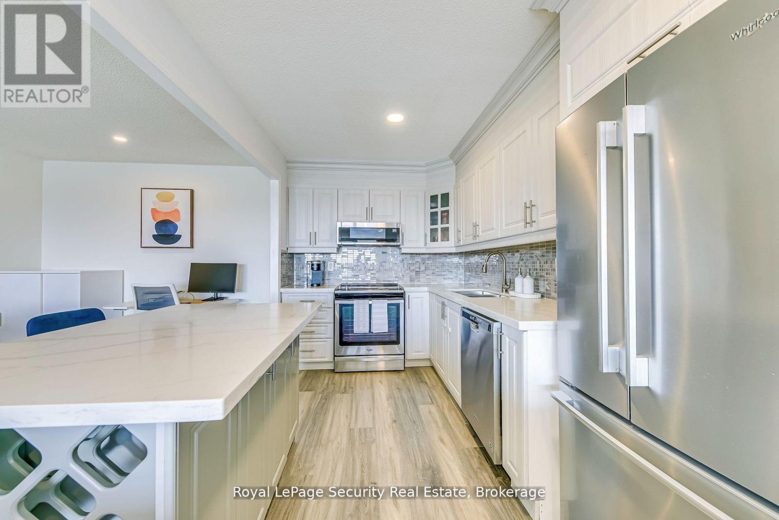 2005 - 260 Scarlett Road, Toronto (Rockcliffe-Smythe), Ontario  M6N 4X6 - Photo 15 - W12468941