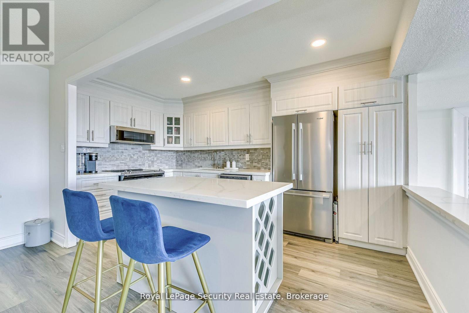 2005 - 260 Scarlett Road, Toronto (Rockcliffe-Smythe), Ontario  M6N 4X6 - Photo 14 - W12468941