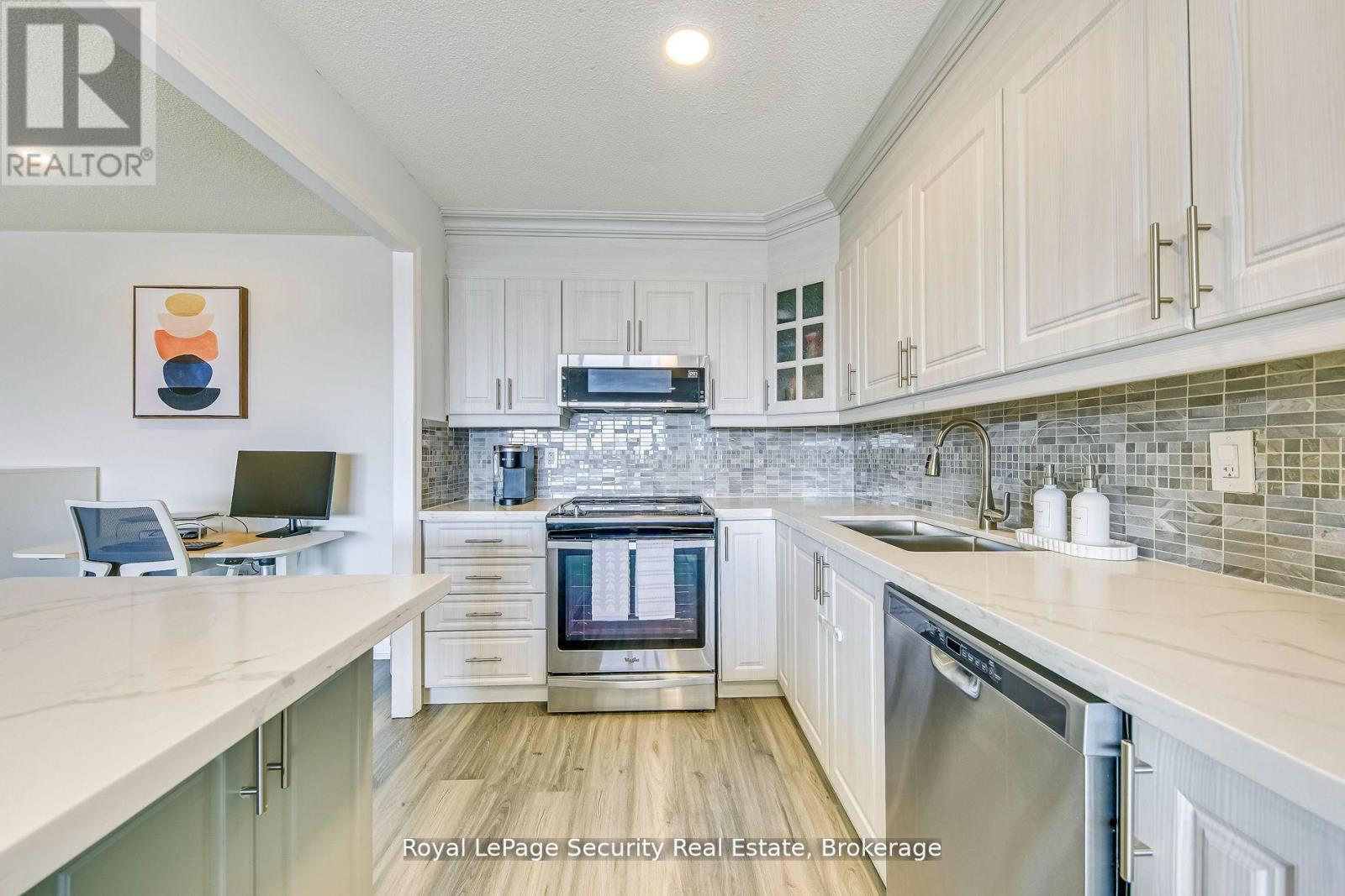 2005 - 260 Scarlett Road, Toronto (Rockcliffe-Smythe), Ontario  M6N 4X6 - Photo 16 - W12468941