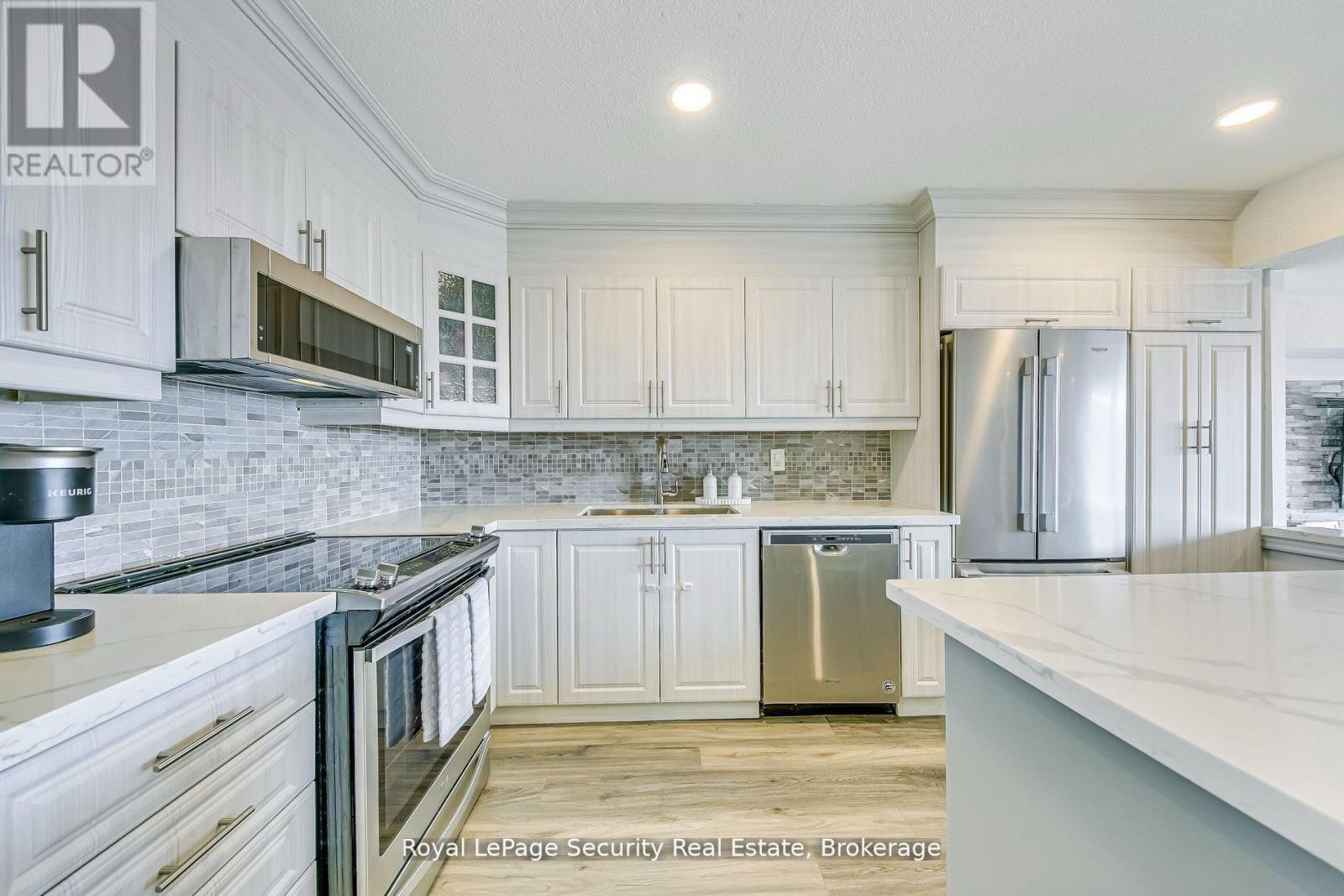 2005 - 260 Scarlett Road, Toronto (Rockcliffe-Smythe), Ontario  M6N 4X6 - Photo 17 - W12468941