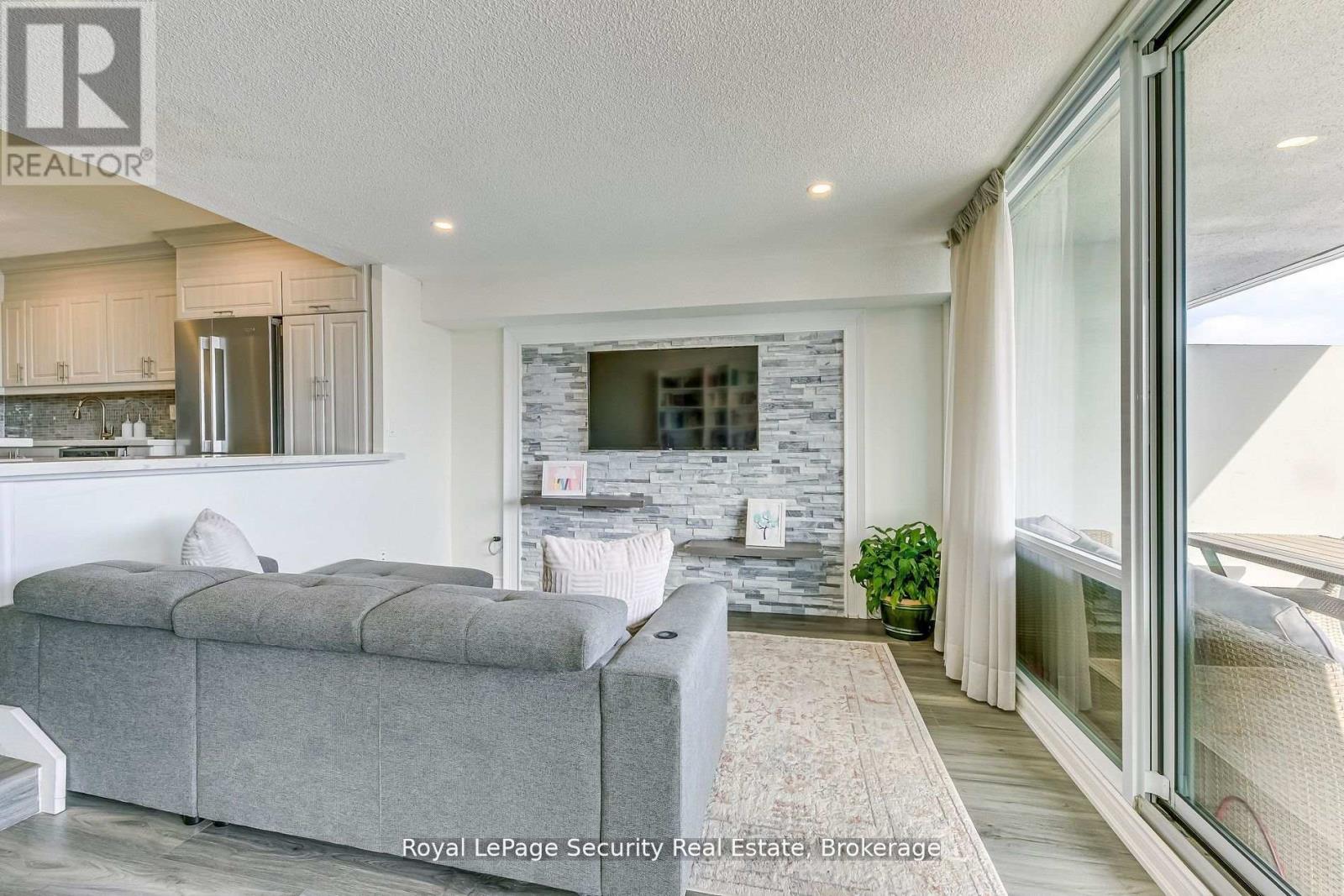 2005 - 260 Scarlett Road, Toronto (Rockcliffe-Smythe), Ontario  M6N 4X6 - Photo 21 - W12468941