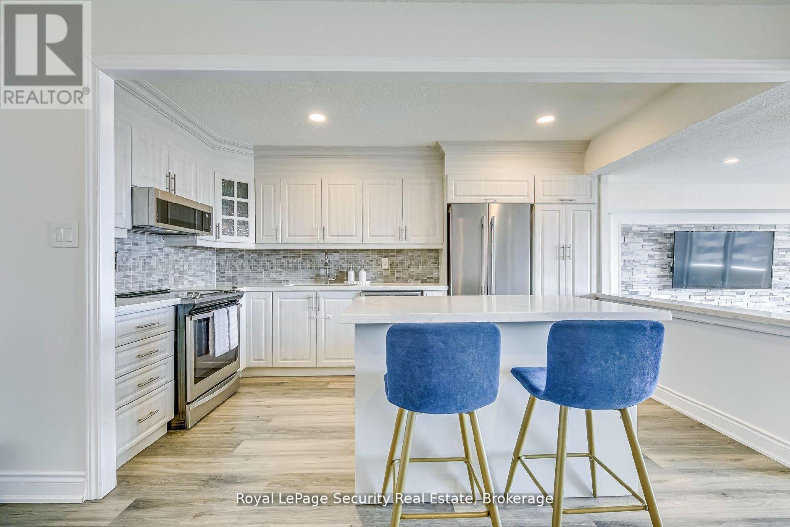 2005 - 260 Scarlett Road, Toronto (Rockcliffe-Smythe), Ontario  M6N 4X6 - Photo 13 - W12468941