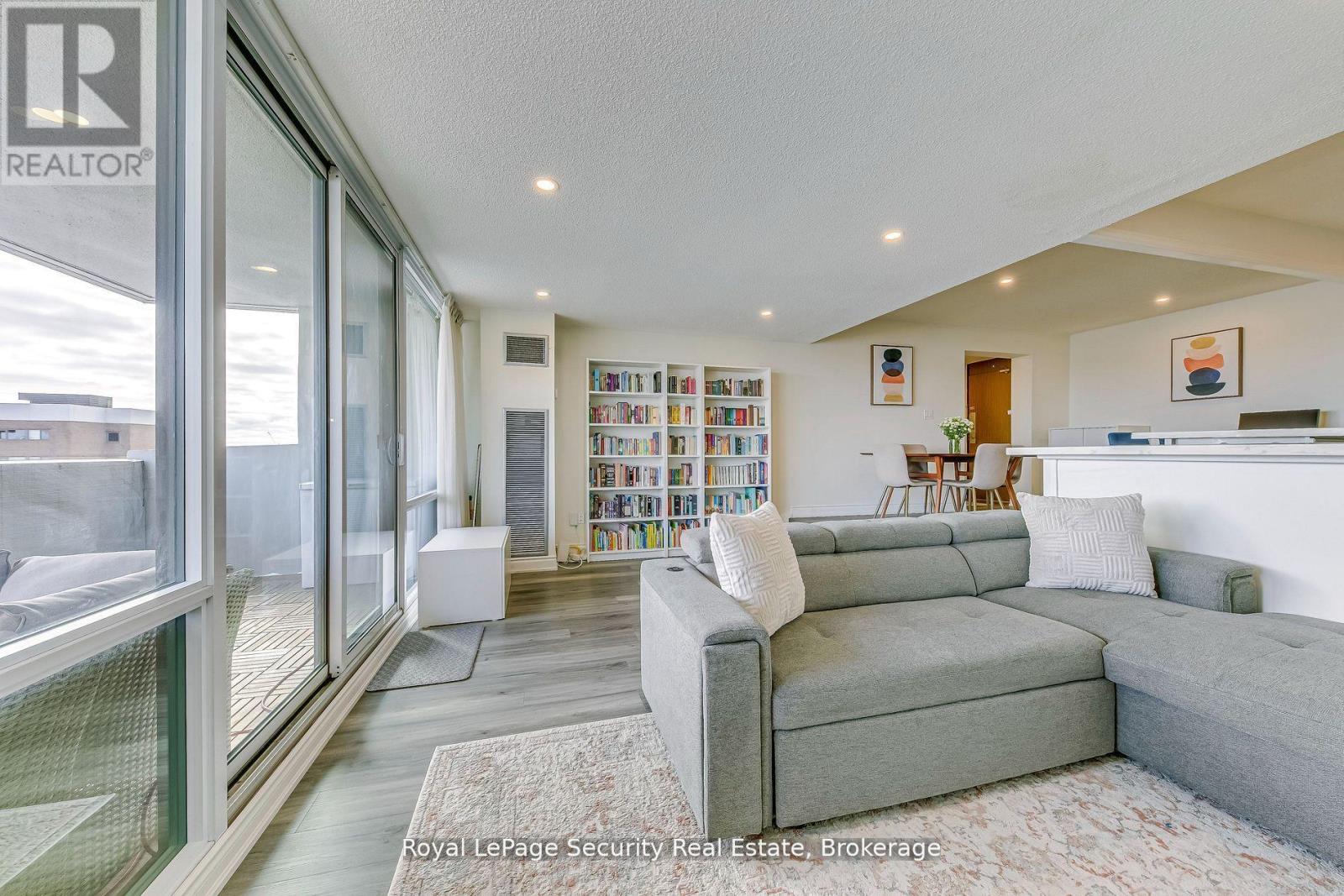 2005 - 260 Scarlett Road, Toronto (Rockcliffe-Smythe), Ontario  M6N 4X6 - Photo 23 - W12468941