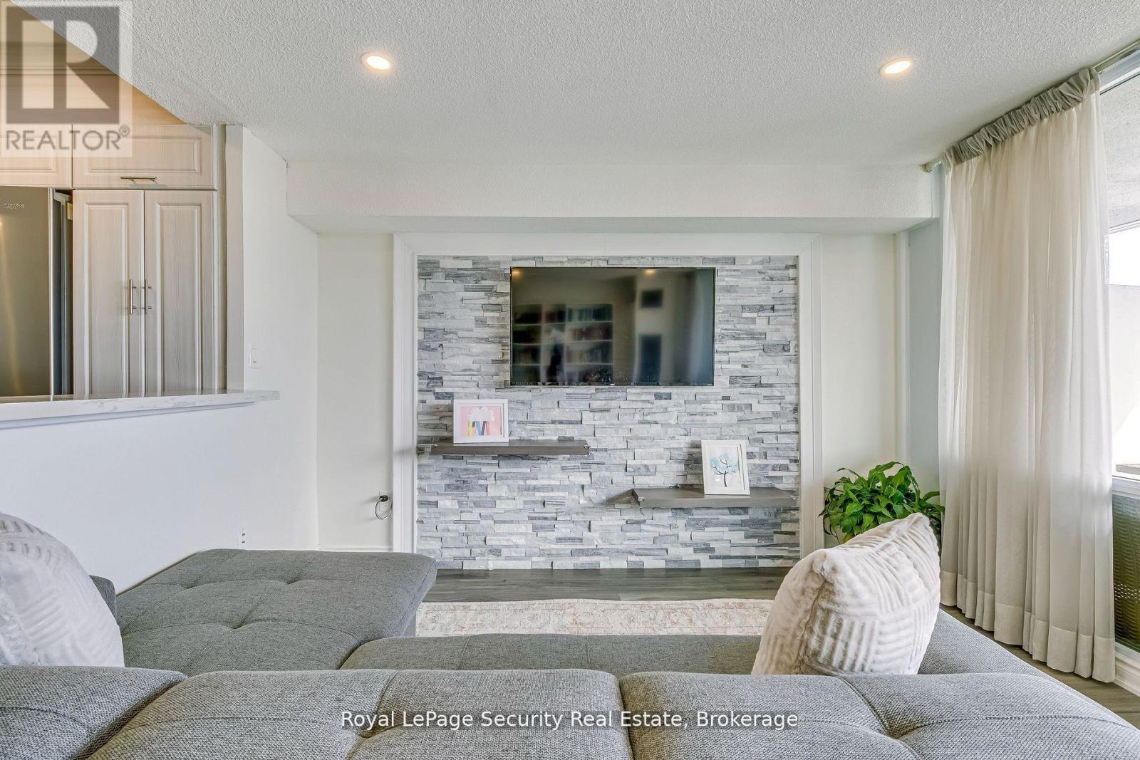 2005 - 260 Scarlett Road, Toronto (Rockcliffe-Smythe), Ontario  M6N 4X6 - Photo 22 - W12468941