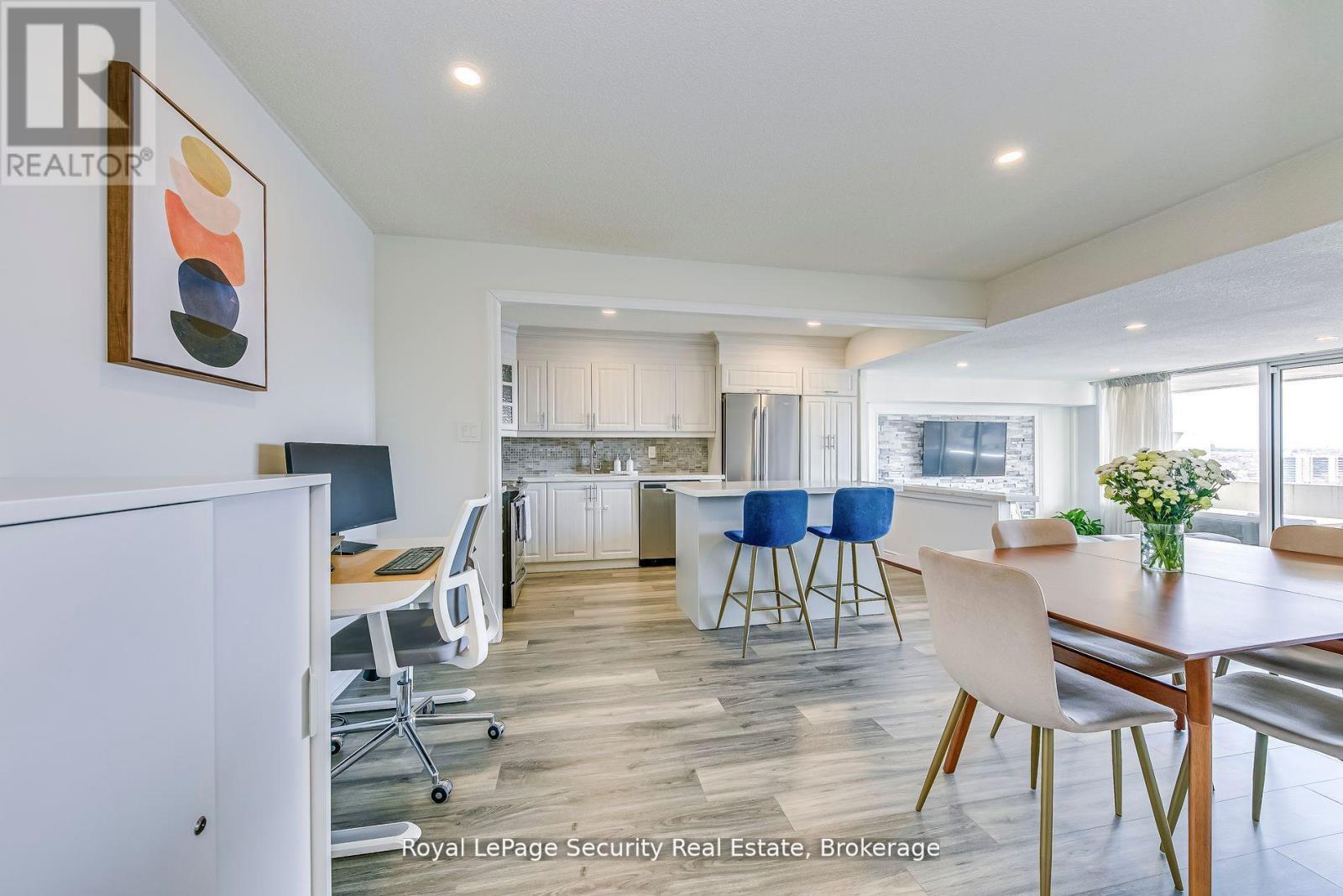 2005 - 260 Scarlett Road, Toronto (Rockcliffe-Smythe), Ontario  M6N 4X6 - Photo 8 - W12468941