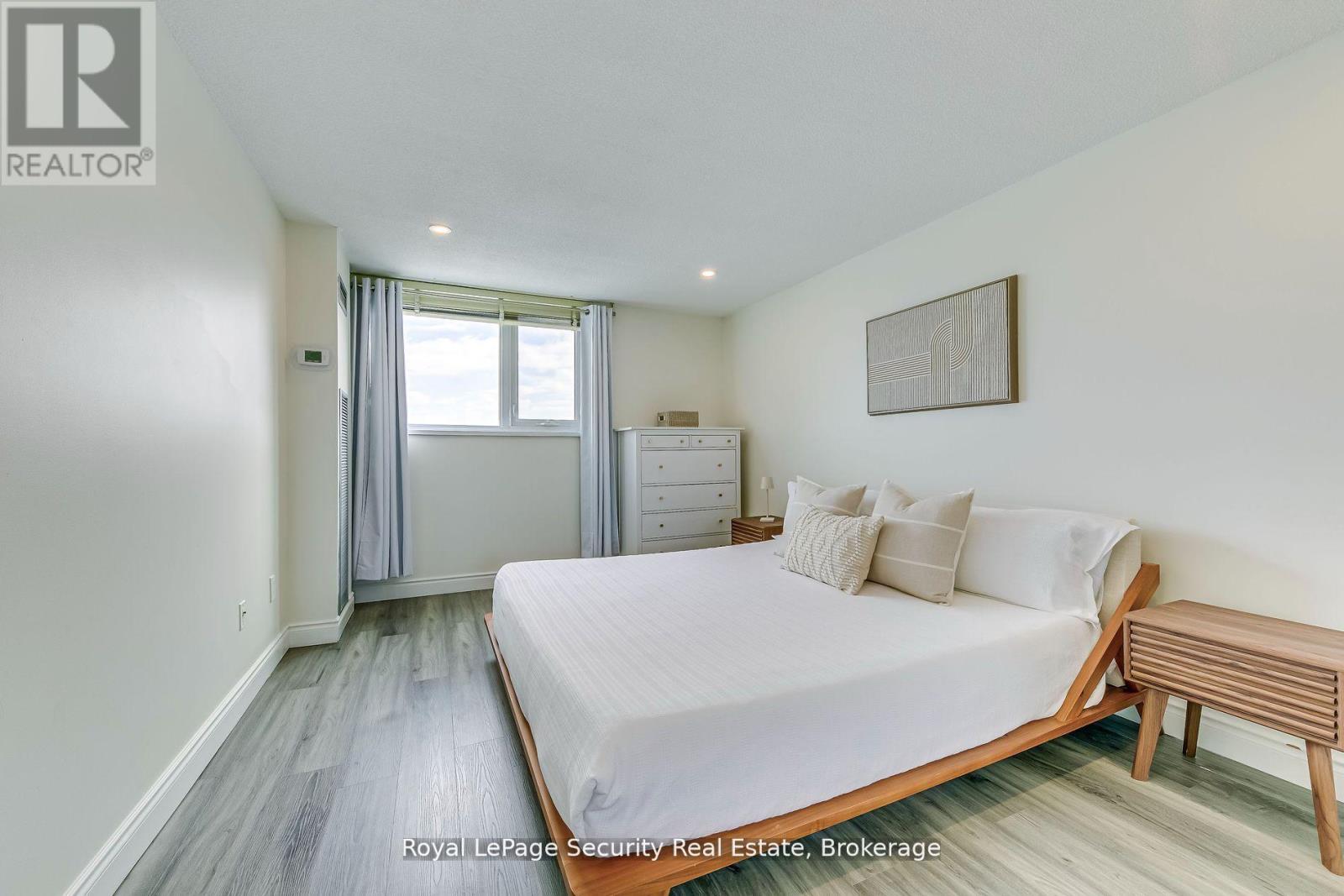 2005 - 260 Scarlett Road, Toronto (Rockcliffe-Smythe), Ontario  M6N 4X6 - Photo 29 - W12468941