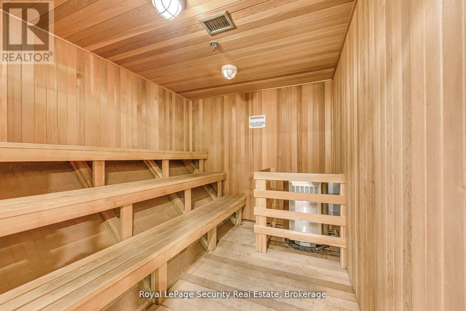 2005 - 260 Scarlett Road, Toronto (Rockcliffe-Smythe), Ontario  M6N 4X6 - Photo 39 - W12468941