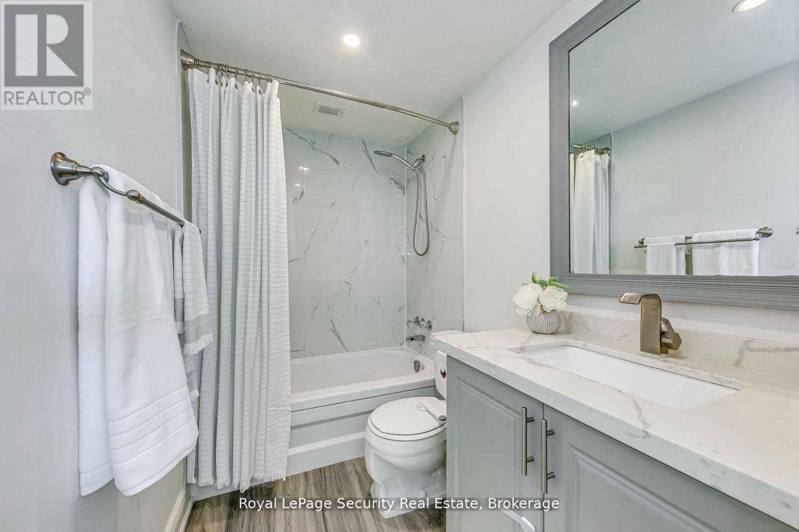 2005 - 260 Scarlett Road, Toronto (Rockcliffe-Smythe), Ontario  M6N 4X6 - Photo 31 - W12468941