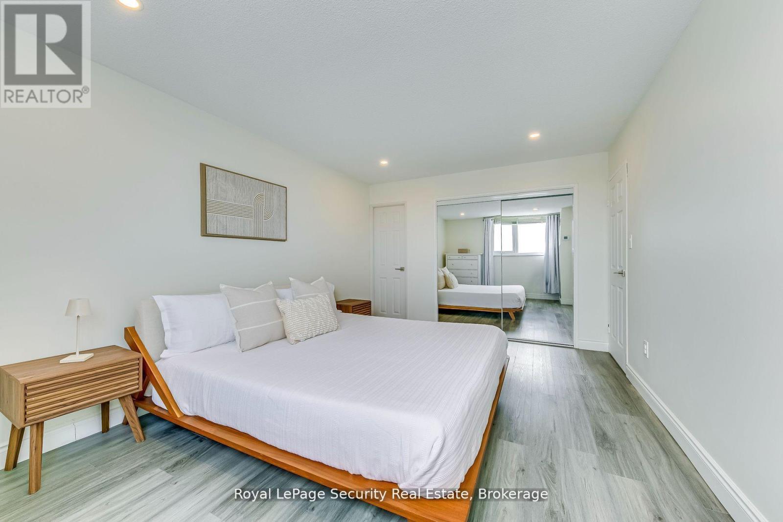 2005 - 260 Scarlett Road, Toronto (Rockcliffe-Smythe), Ontario  M6N 4X6 - Photo 30 - W12468941