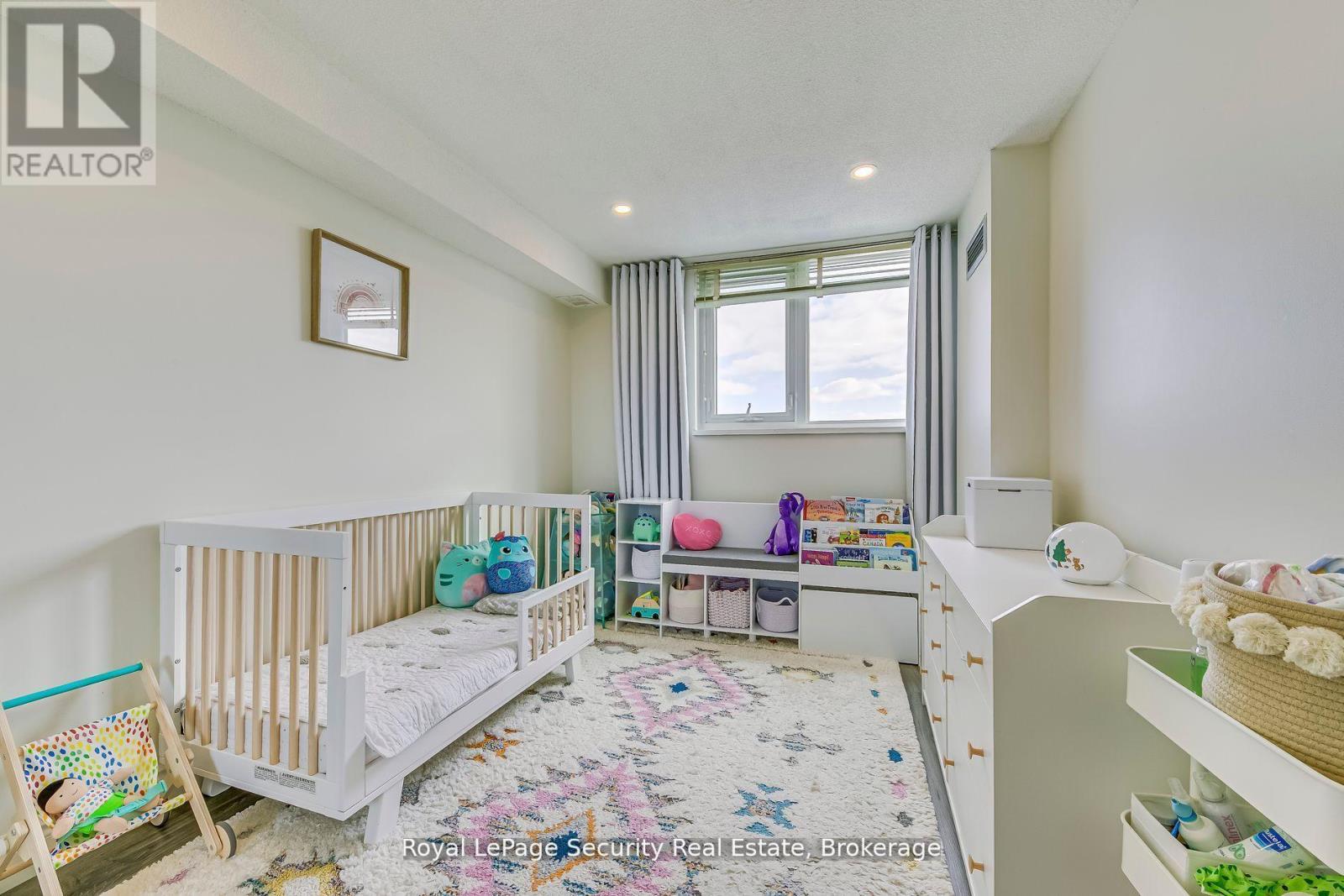 2005 - 260 Scarlett Road, Toronto (Rockcliffe-Smythe), Ontario  M6N 4X6 - Photo 32 - W12468941