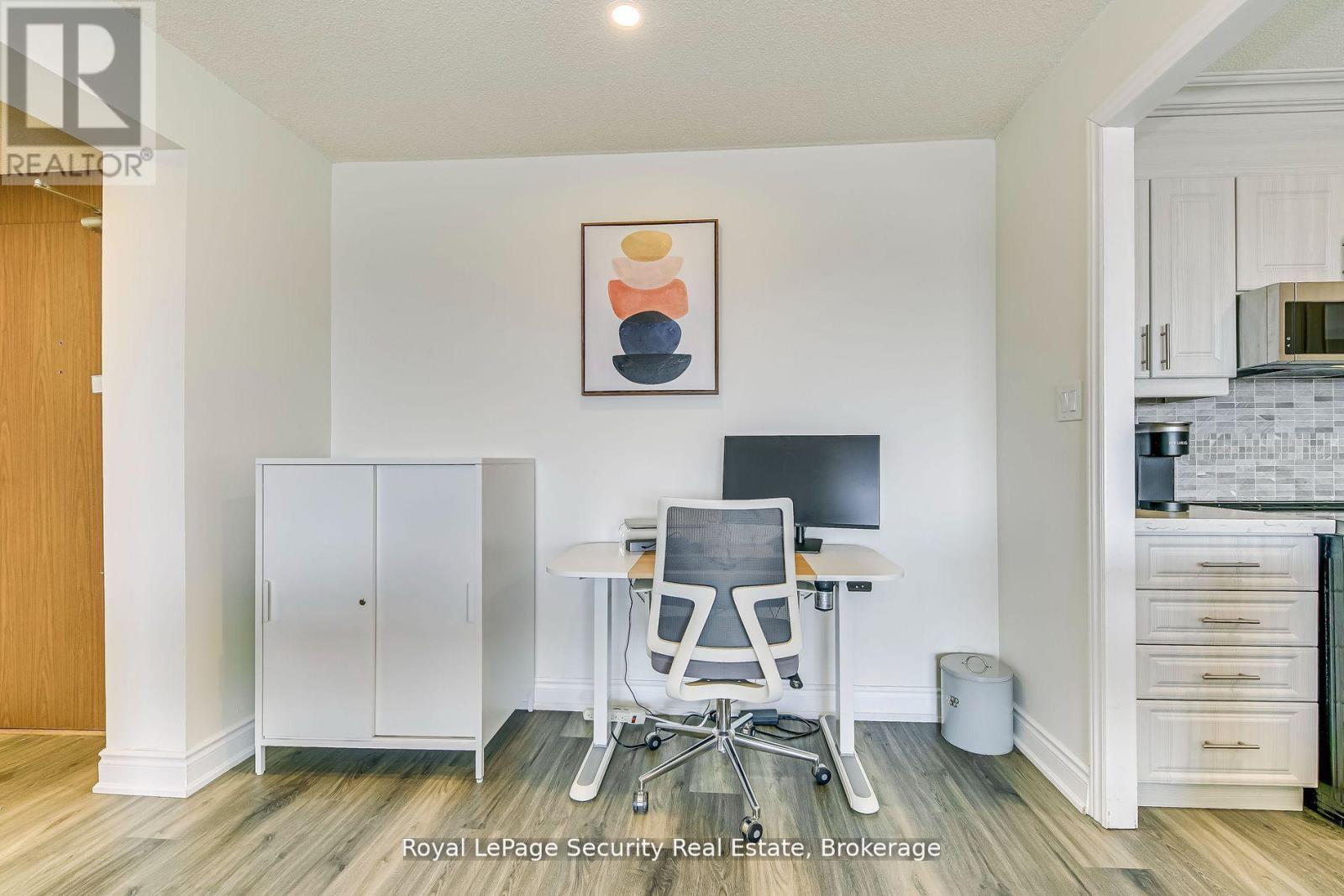 2005 - 260 Scarlett Road, Toronto (Rockcliffe-Smythe), Ontario  M6N 4X6 - Photo 12 - W12468941