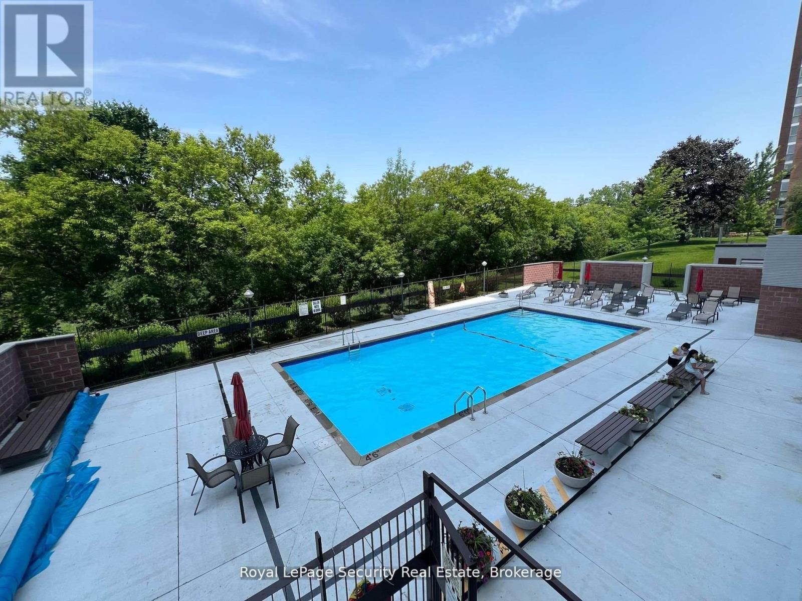 2005 - 260 Scarlett Road, Toronto (Rockcliffe-Smythe), Ontario  M6N 4X6 - Photo 41 - W12468941