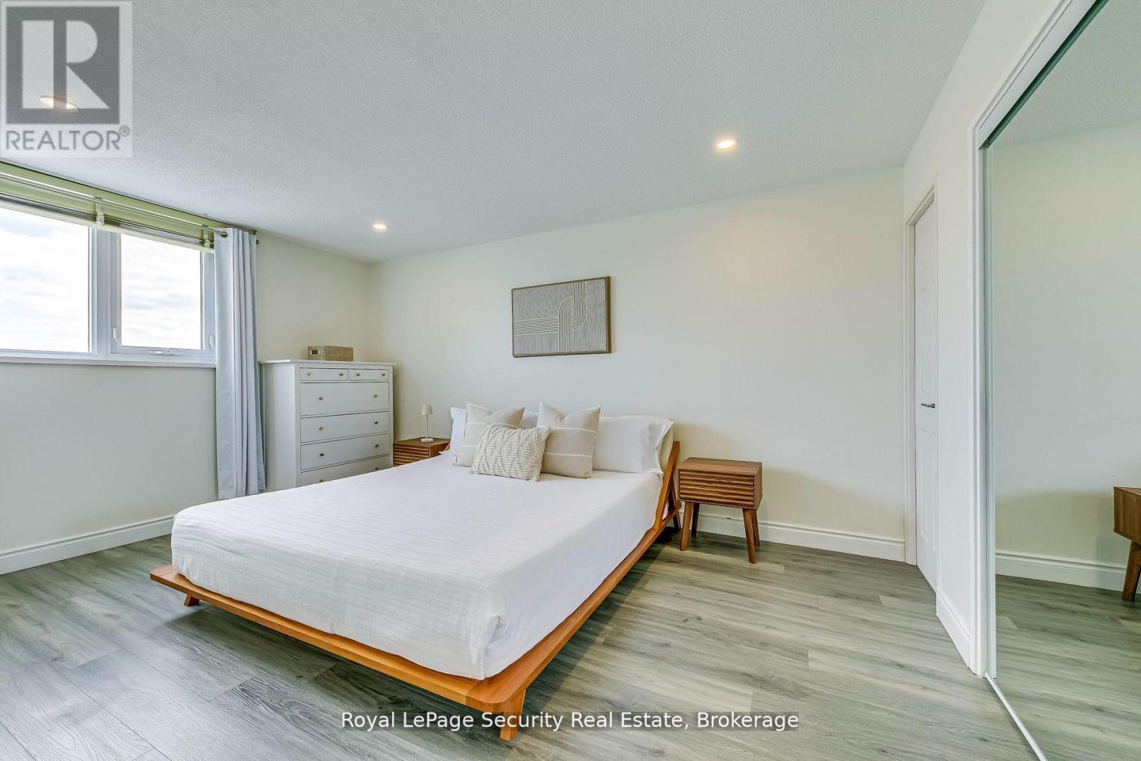 2005 - 260 Scarlett Road, Toronto (Rockcliffe-Smythe), Ontario  M6N 4X6 - Photo 28 - W12468941