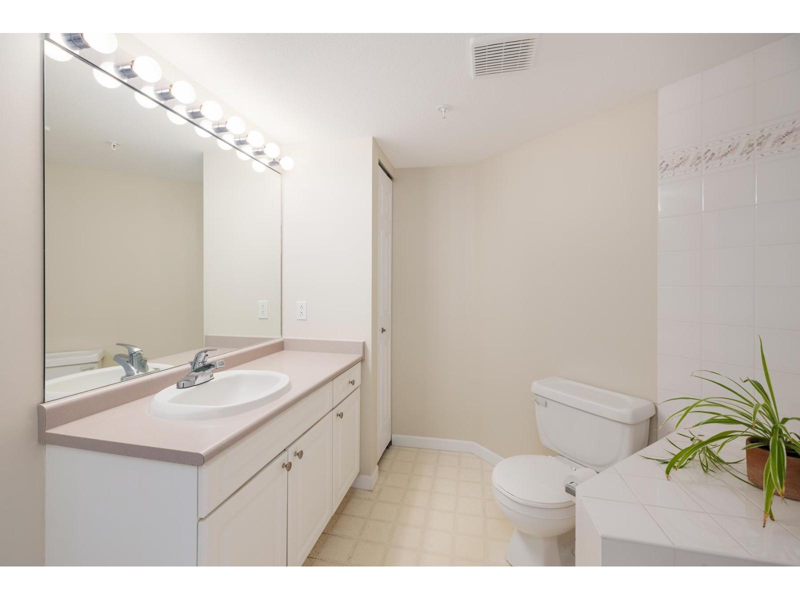 210 15155 22 Avenue, Surrey, British Columbia V4A 9T4 - Photo 14 - R3045567