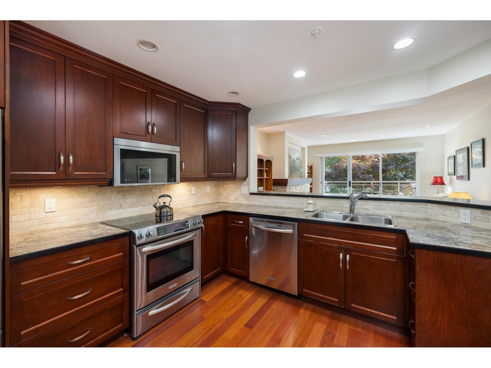 210 15155 22 Avenue, Surrey, British Columbia V4A 9T4 - Photo 3 - R3045567