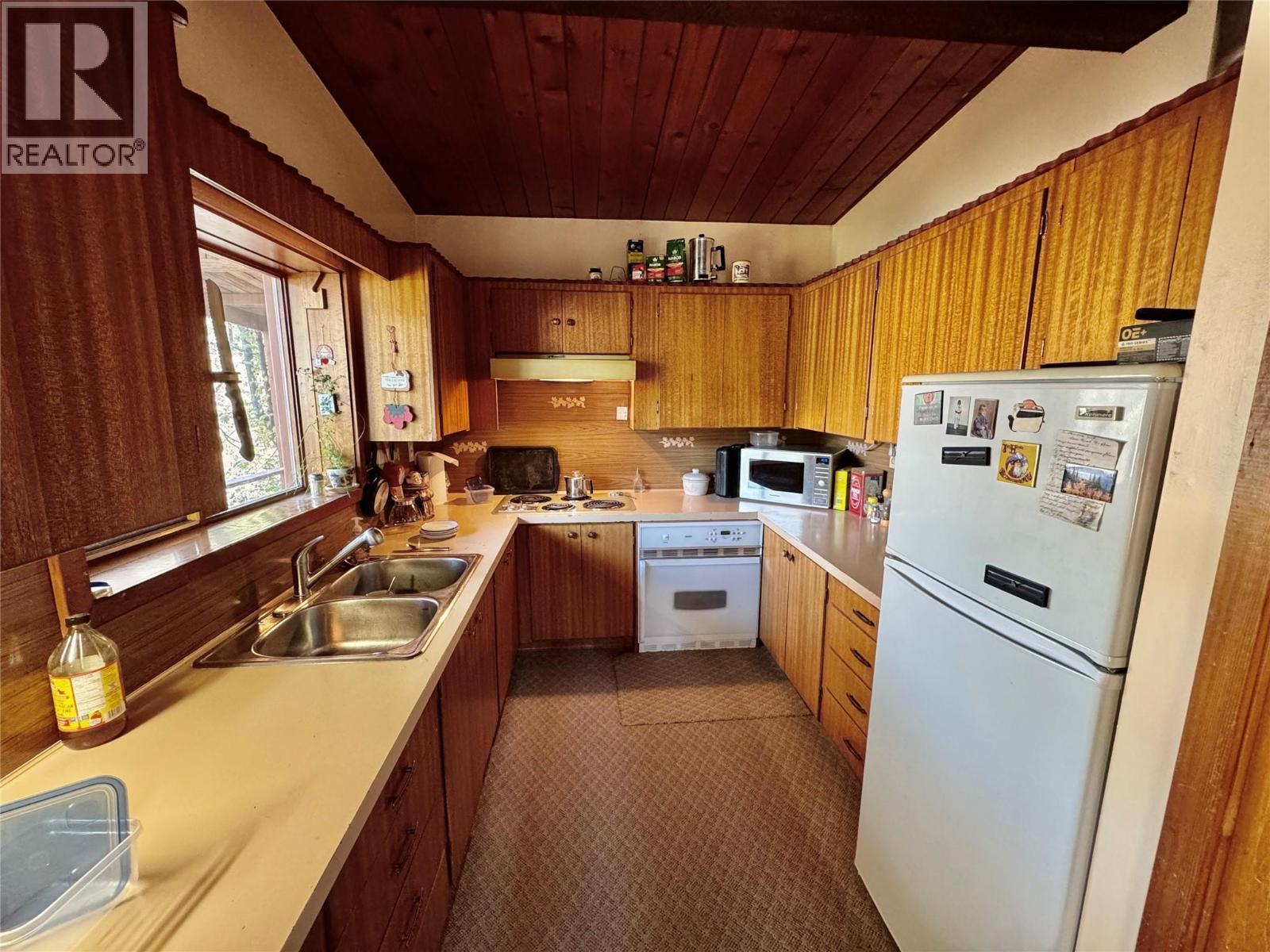 9209 Moffat Avenue, Wilmer, British Columbia  V0A 1K5 - Photo 4 - 10366233