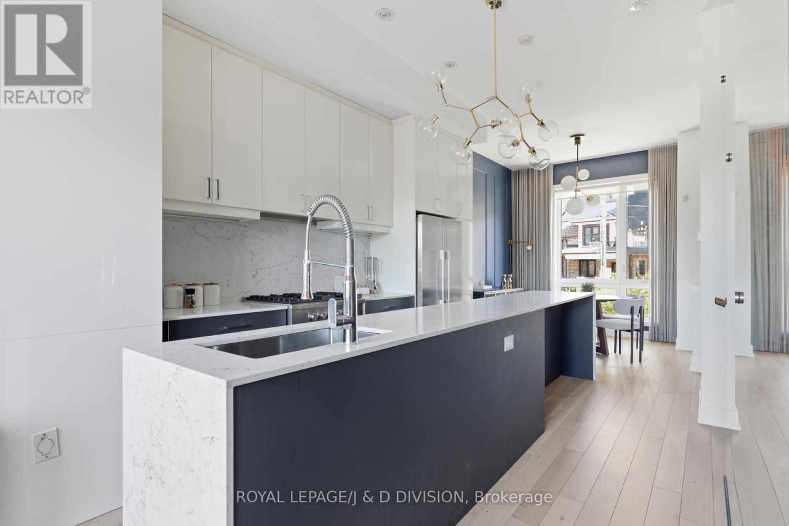 56 Perth Avenue, Toronto, Ontario  M6R 2C2 - Photo 6 - C12471785
