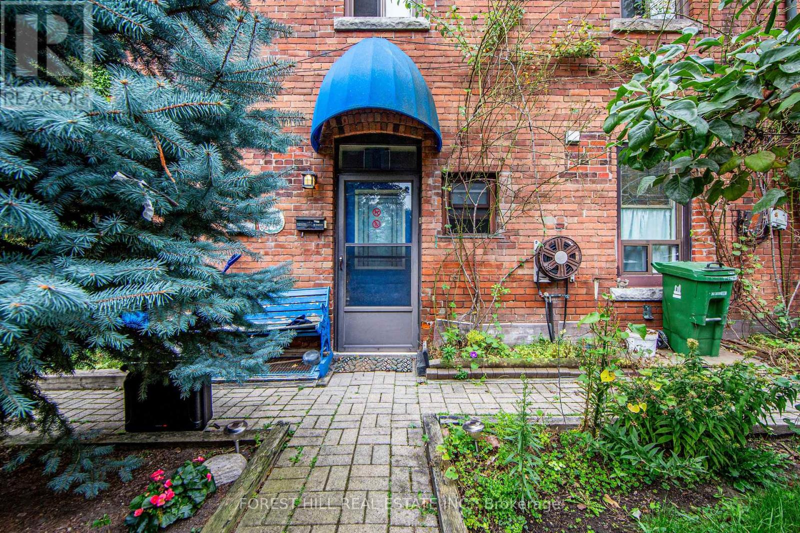 80 Barton Avenue, Toronto, Ontario  M6G 1P6 - Photo 2 - C12471808