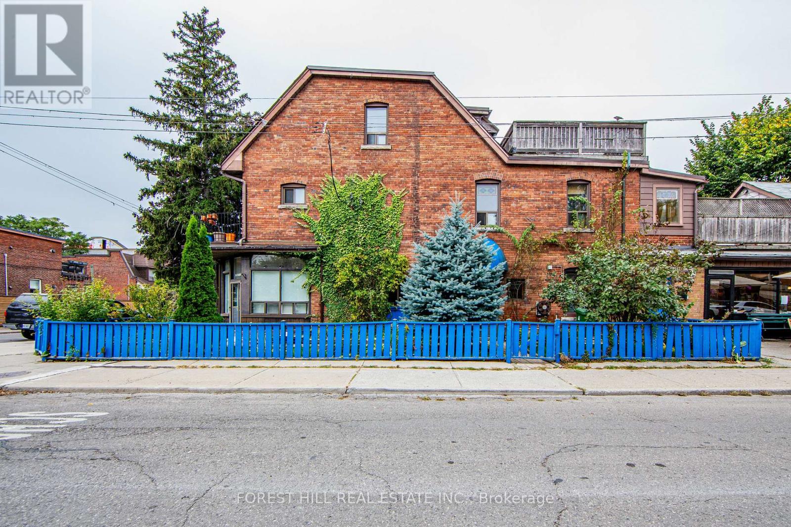 80 Barton Avenue, Toronto, Ontario  M6G 1P6 - Photo 3 - C12471808