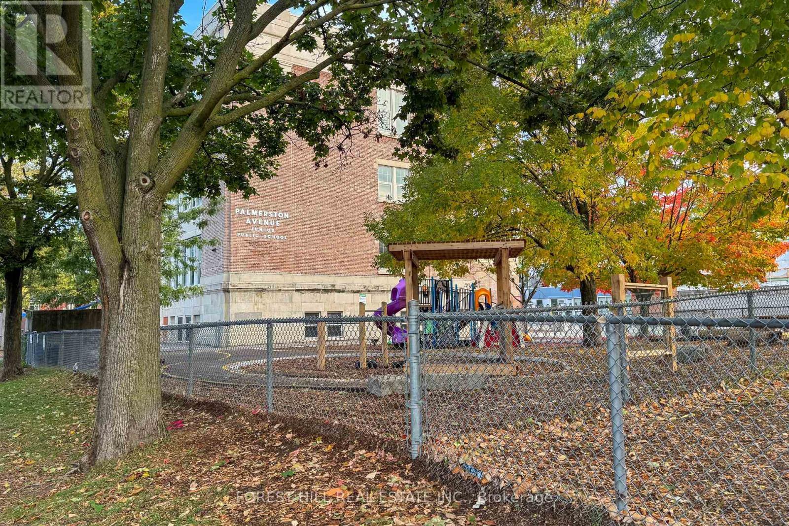 80 Barton Avenue, Toronto, Ontario  M6G 1P6 - Photo 7 - C12471808