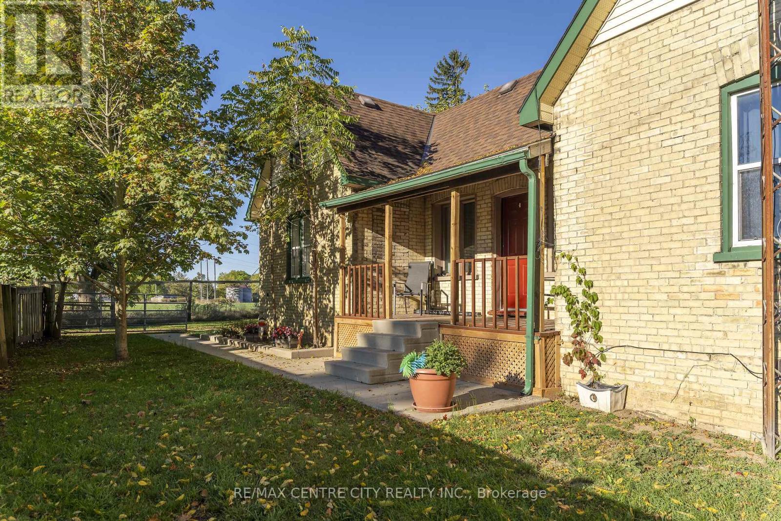6692 Longwoods Road, Strathroy-Caradoc, Ontario  N0L 1T0 - Photo 15 - X12471843