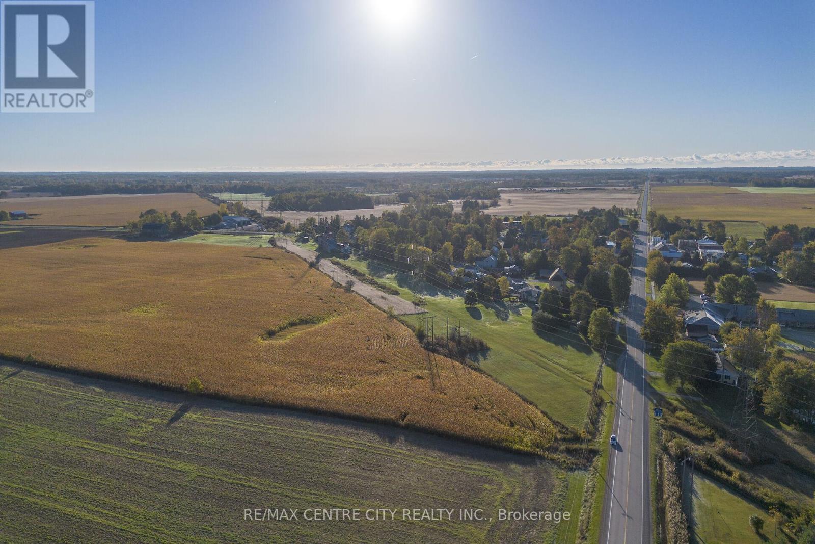 6692 Longwoods Road, Strathroy-Caradoc, Ontario  N0L 1T0 - Photo 4 - X12471843