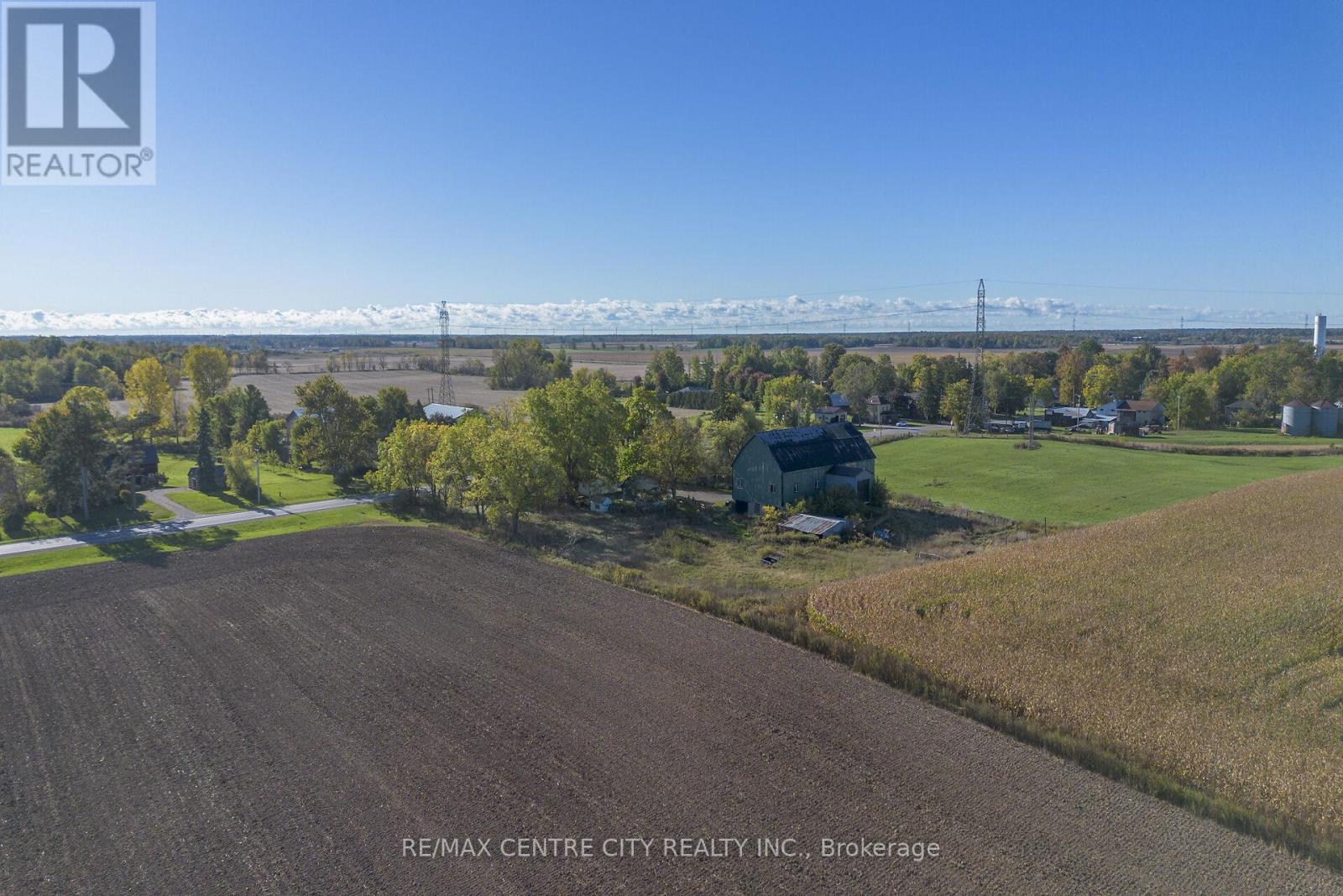 6692 Longwoods Road, Strathroy-Caradoc, Ontario  N0L 1T0 - Photo 9 - X12471843