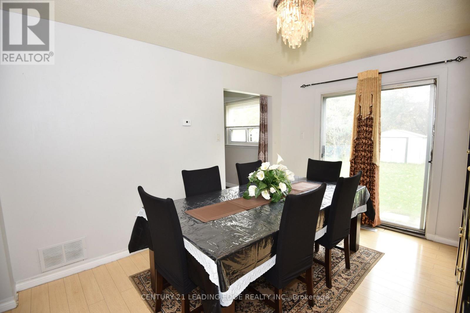 35 Horseley Hill Drive, Toronto (Malvern), Ontario  M1B 1W4 - Photo 11 - E12471773
