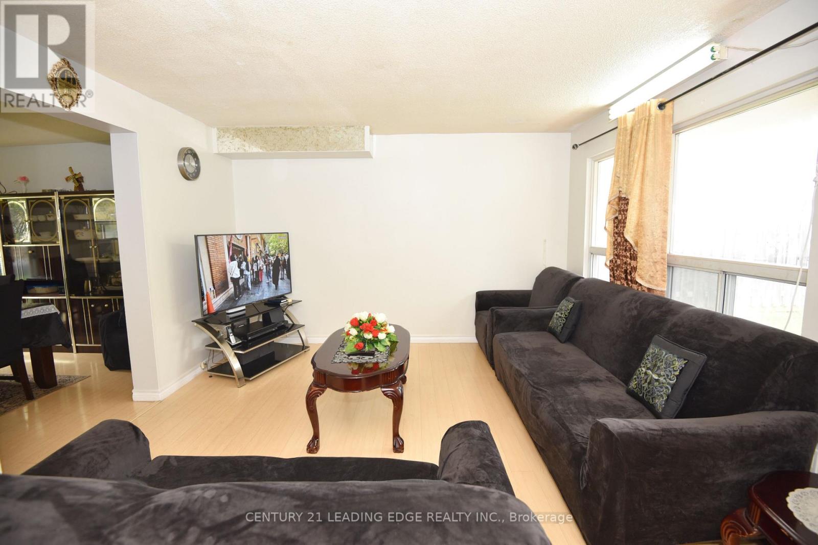 35 Horseley Hill Drive, Toronto (Malvern), Ontario  M1B 1W4 - Photo 6 - E12471773