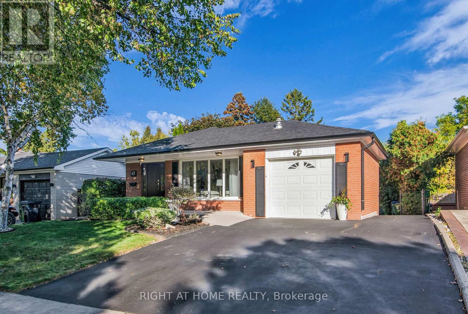 47 Dormington Drive, Toronto (Woburn), Ontario  M1G 3N1 - Photo 2 - E12471779