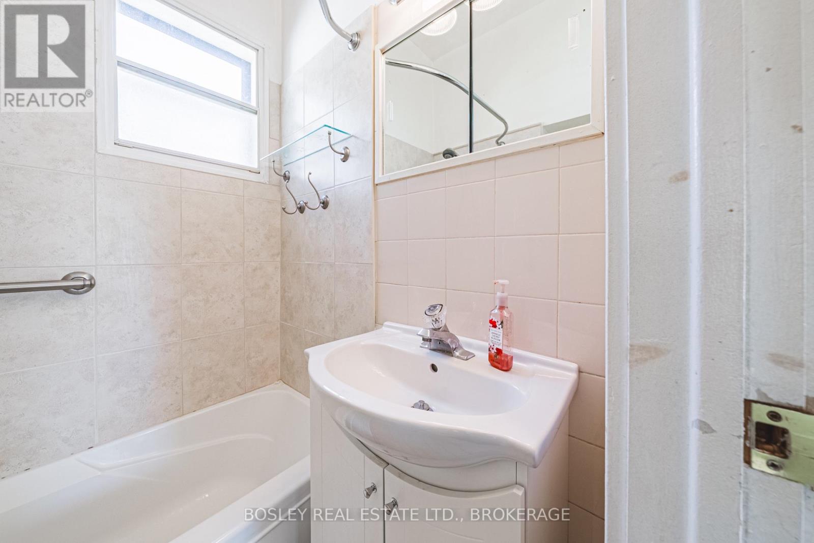 14 George Street, St. Catharines, Ontario  L2N 3R2 - Photo 16 - X12471844