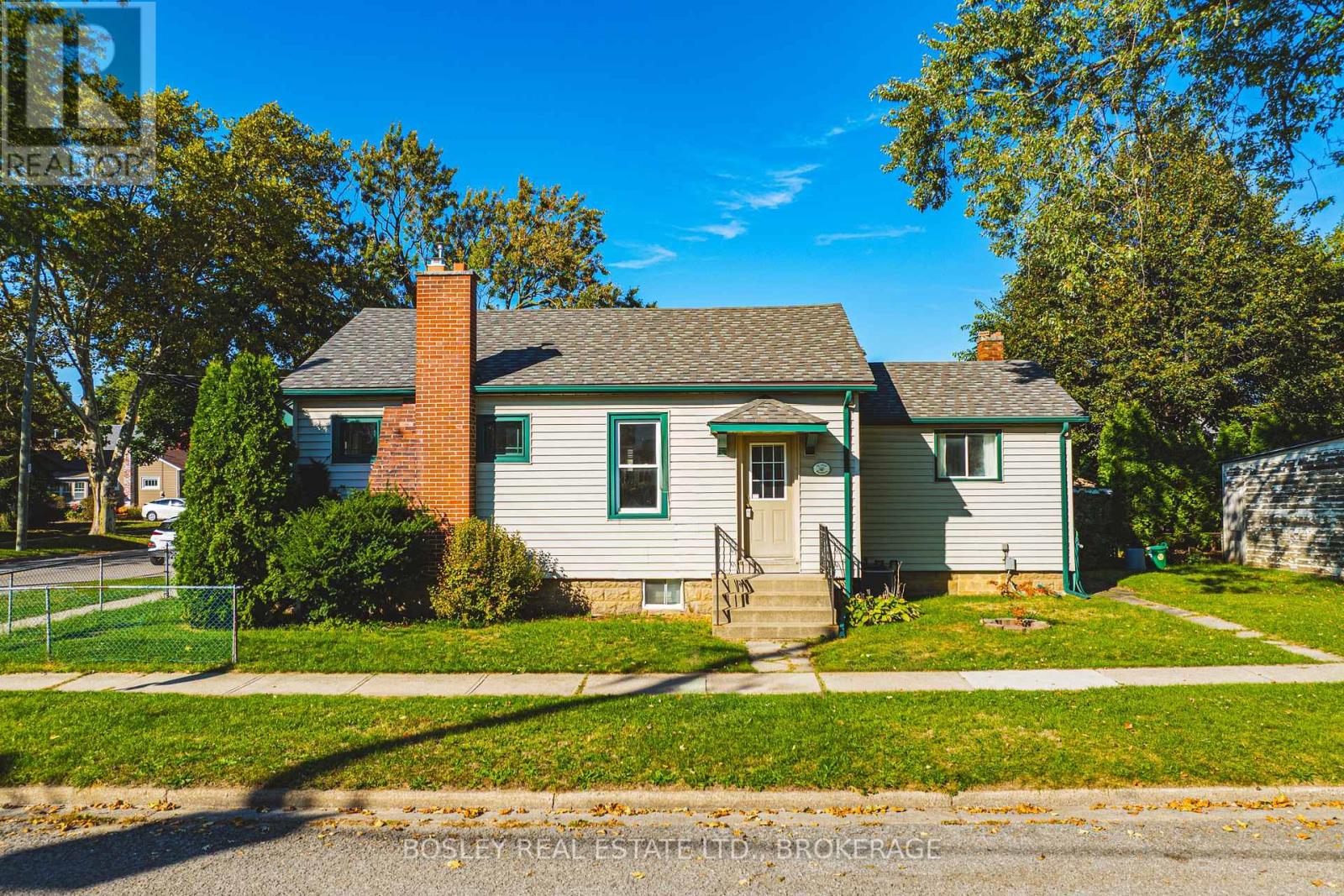 14 George Street, St. Catharines, Ontario  L2N 3R2 - Photo 3 - X12471844