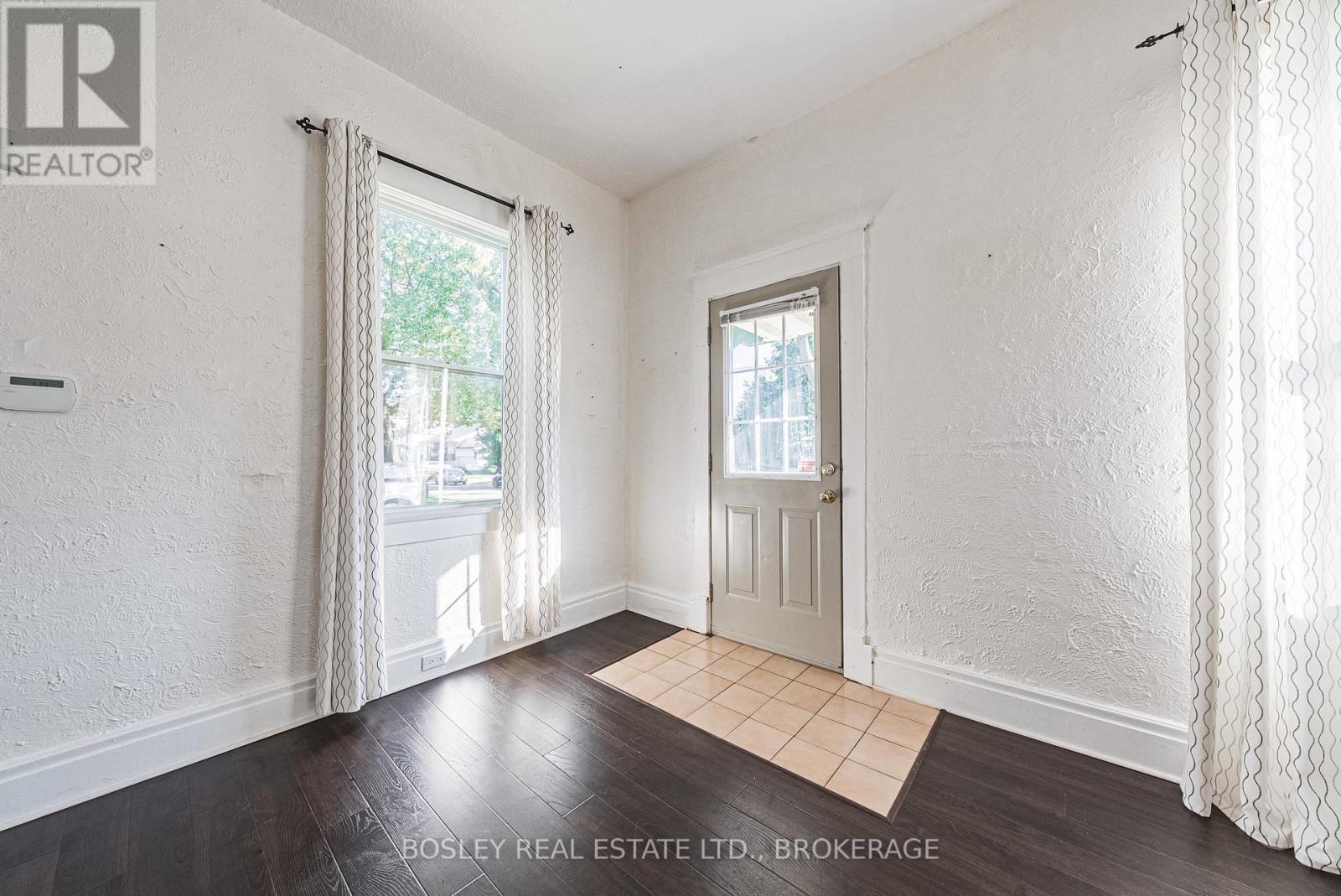 14 George Street, St. Catharines, Ontario  L2N 3R2 - Photo 5 - X12471844