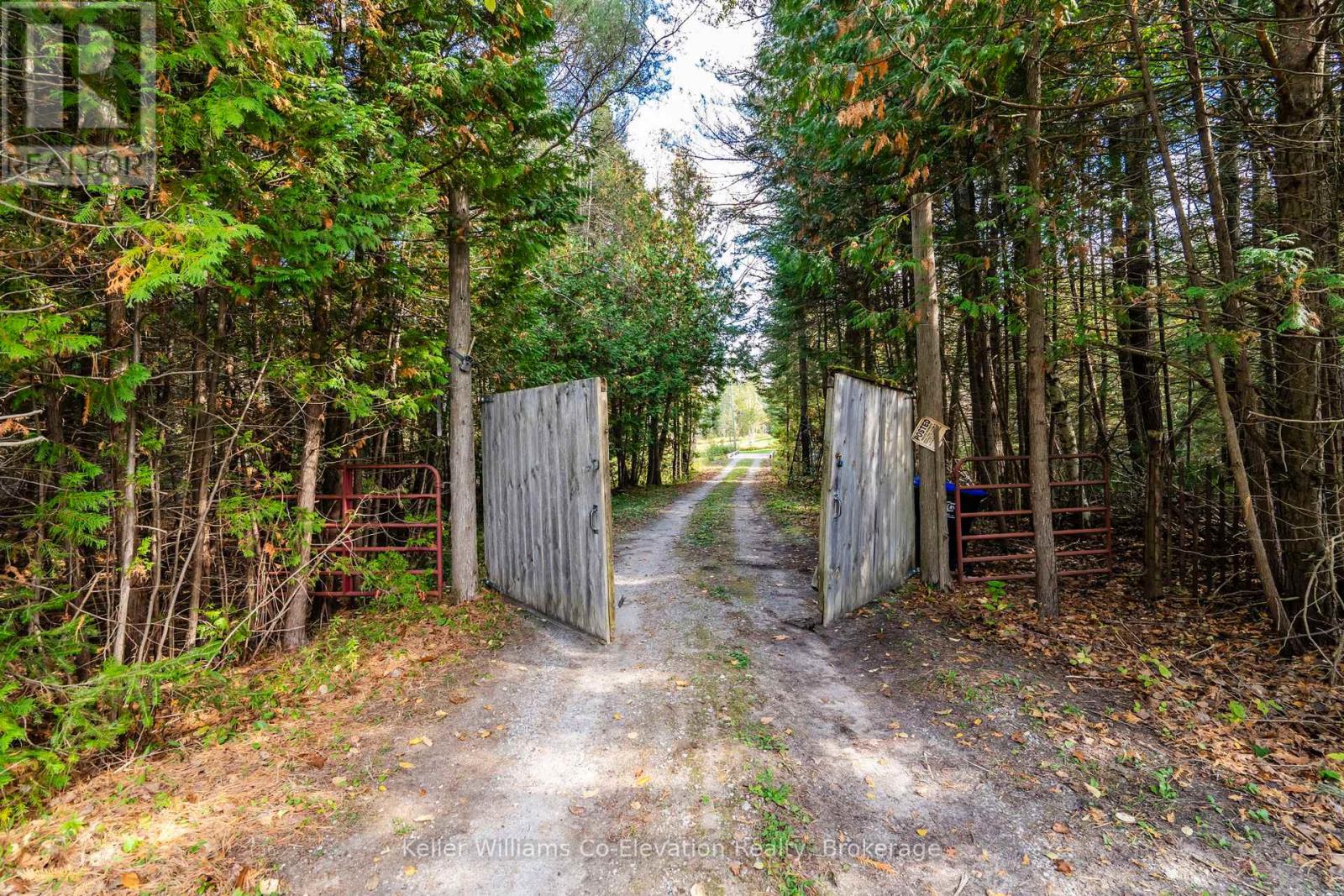1076 Beaver Lane, Springwater, Ontario  L9X 0M1 - Photo 4 - S12471880