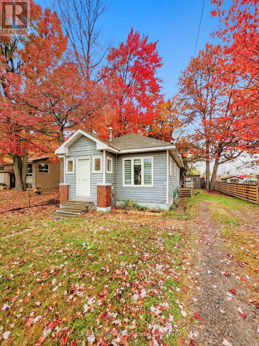 7 Clifford Avenue, North Bay (Ferris), Ontario  P1A 1N9 - Photo 1 - X12471856