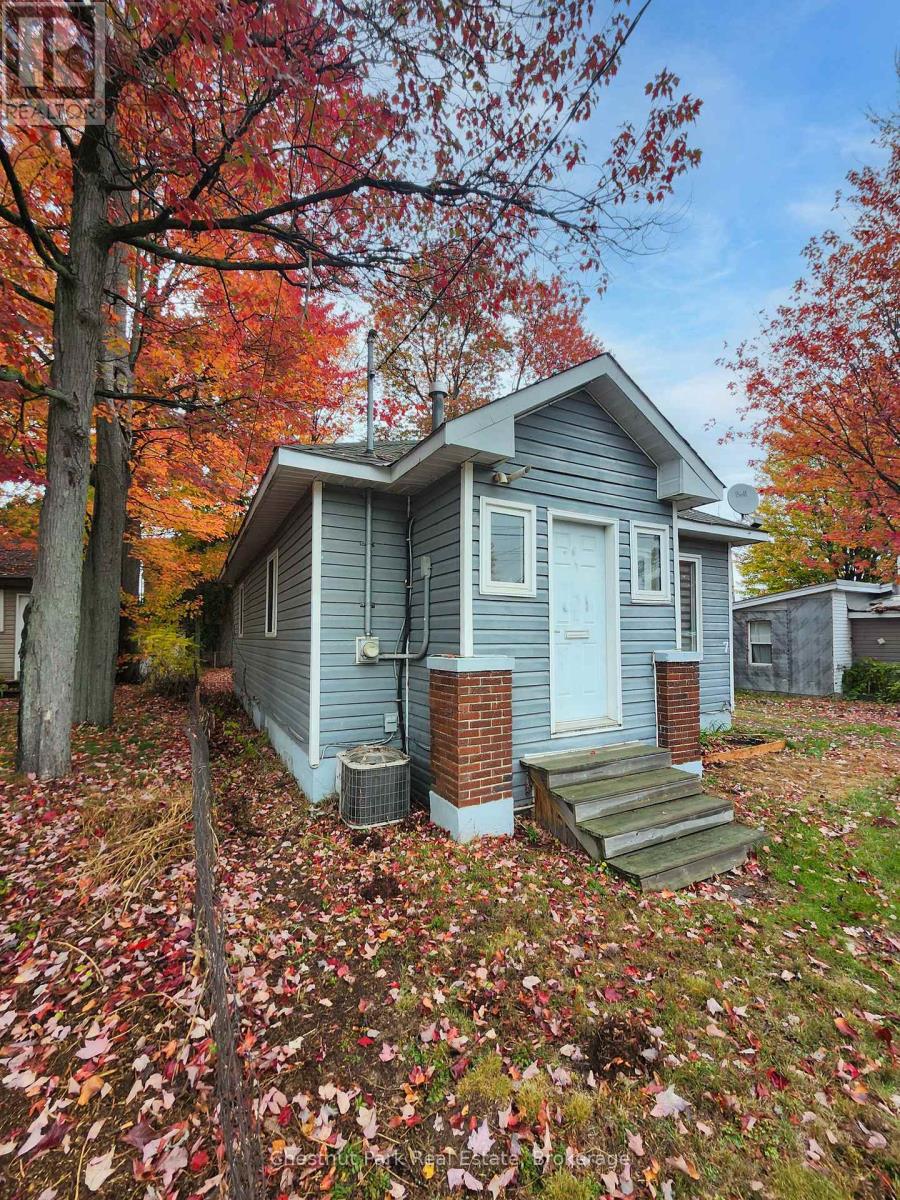 7 Clifford Avenue, North Bay (Ferris), Ontario  P1A 1N9 - Photo 2 - X12471856
