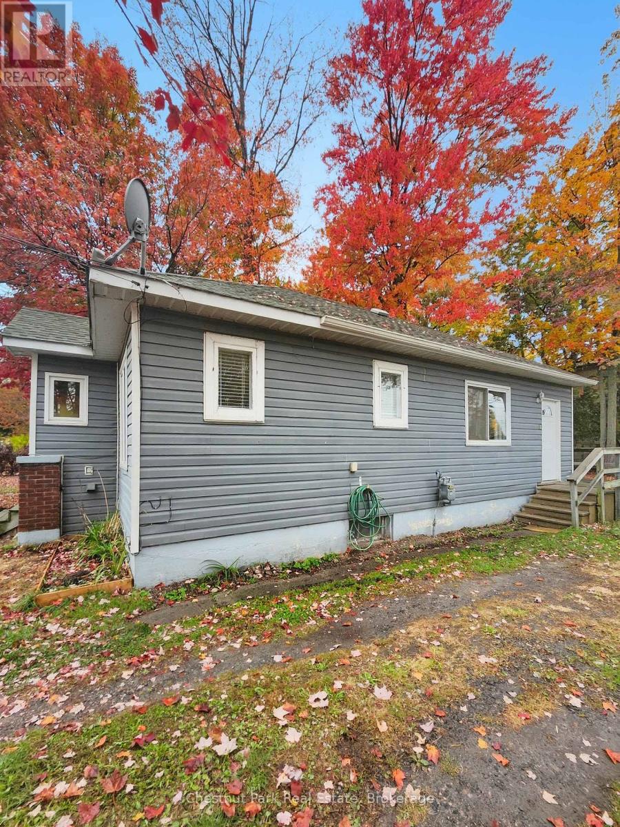 7 Clifford Avenue, North Bay (Ferris), Ontario  P1A 1N9 - Photo 3 - X12471856