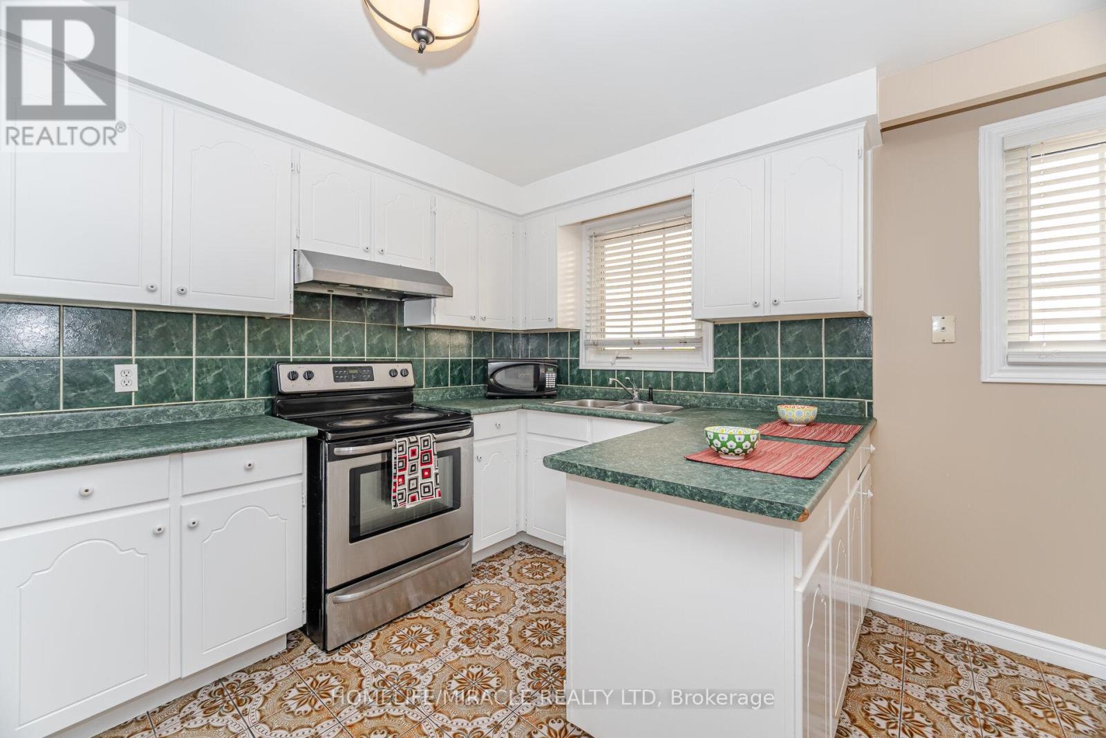 56 Norbert Road, Brampton (Brampton South), Ontario  L6Y 2K1 - Photo 14 - W12471738