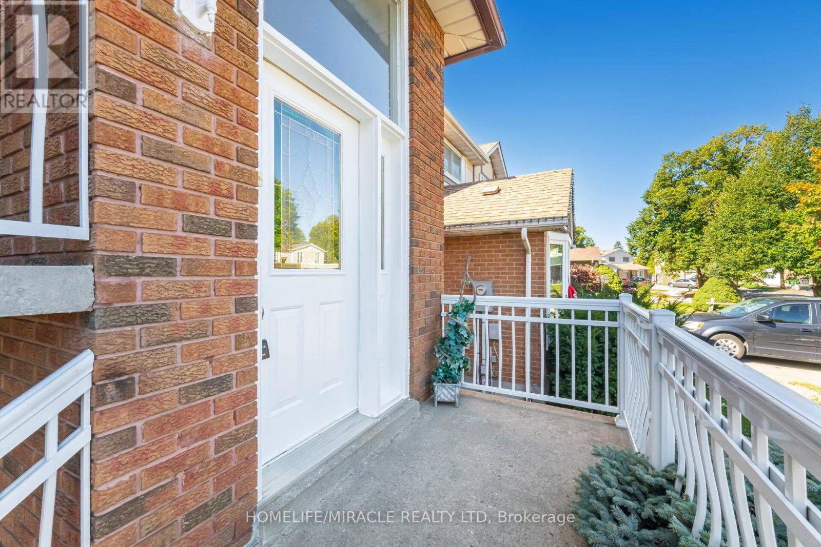 56 Norbert Road, Brampton (Brampton South), Ontario  L6Y 2K1 - Photo 5 - W12471738