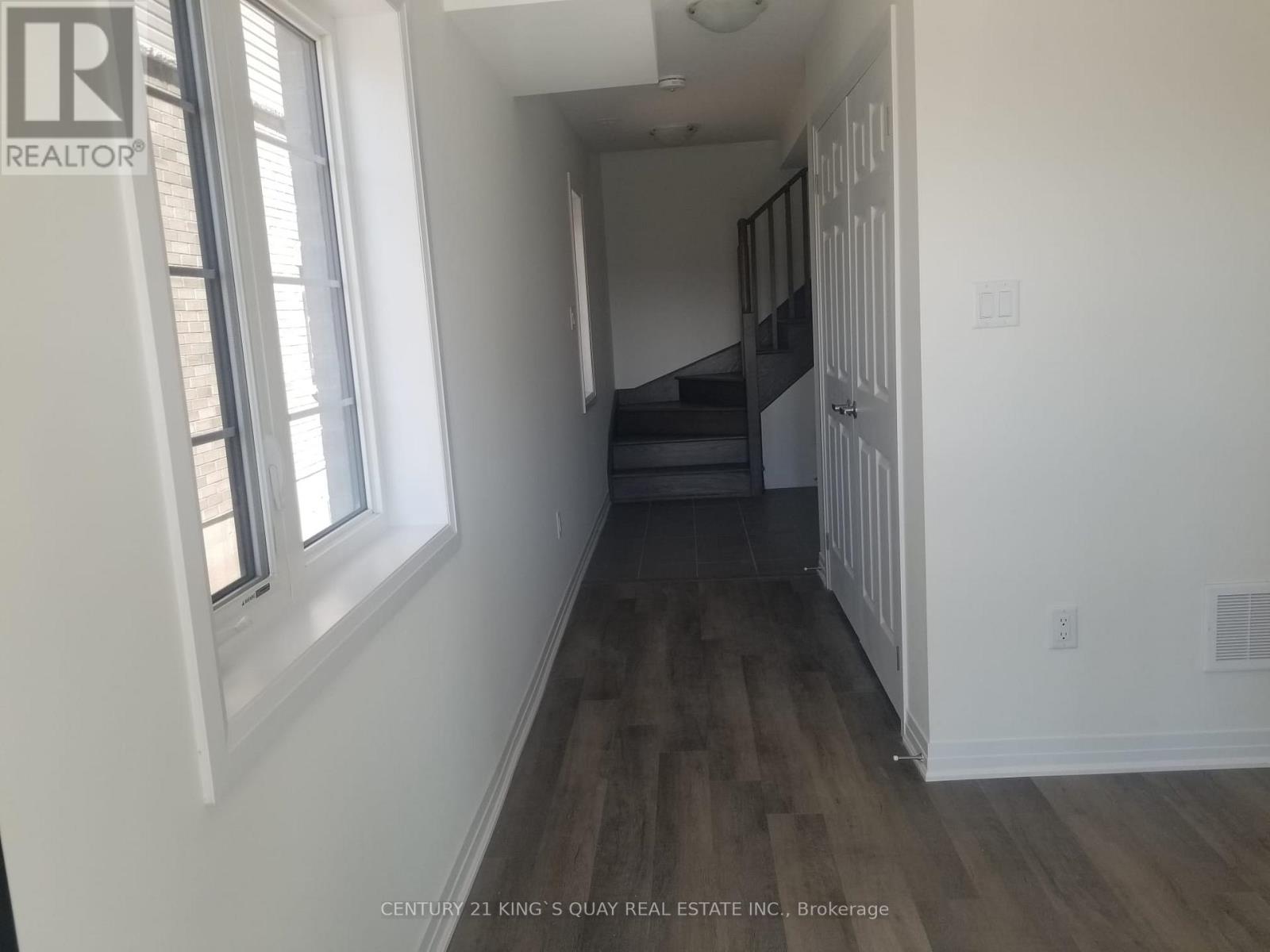 82 Feather Road, Welland, Ontario  L3B 0P2 - Photo 3 - X12470049