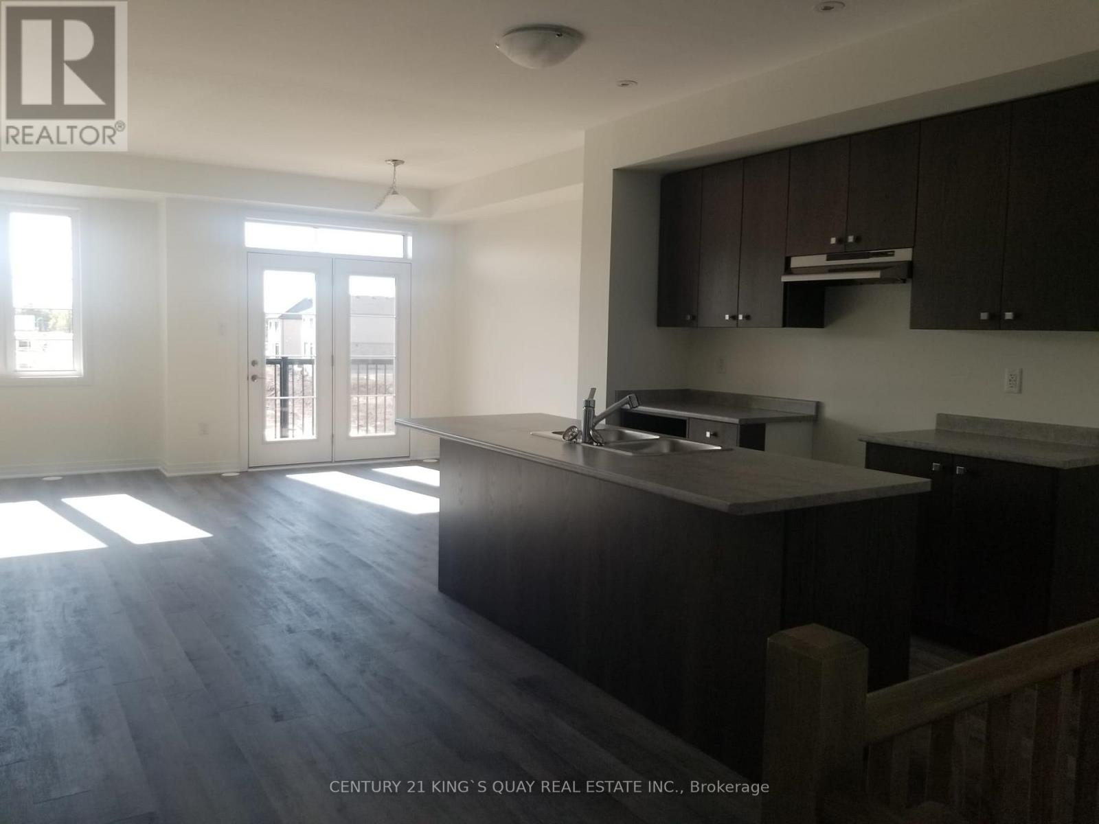 82 Feather Road, Welland, Ontario  L3B 0P2 - Photo 5 - X12470049