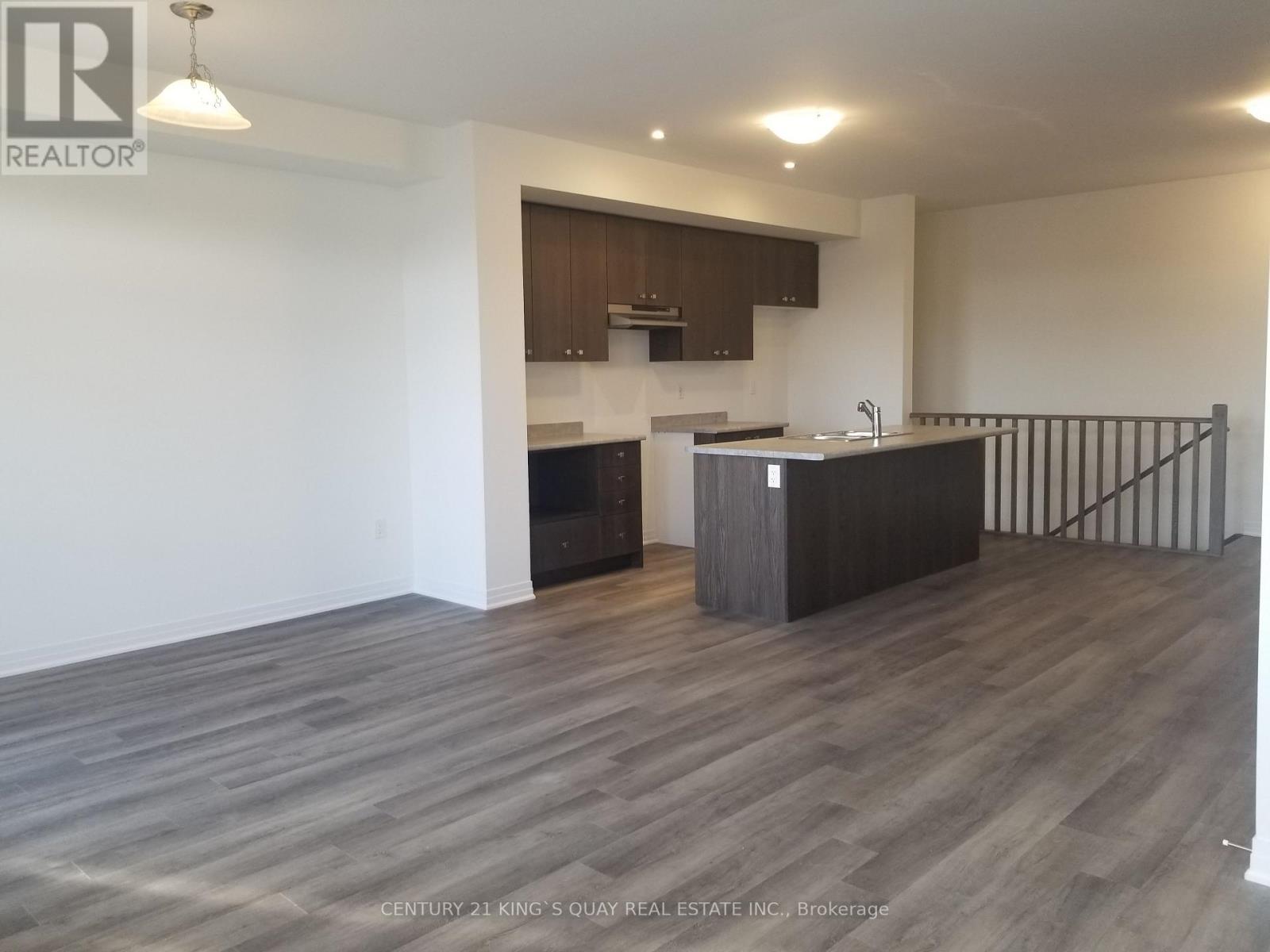 82 Feather Road, Welland, Ontario  L3B 0P2 - Photo 6 - X12470049